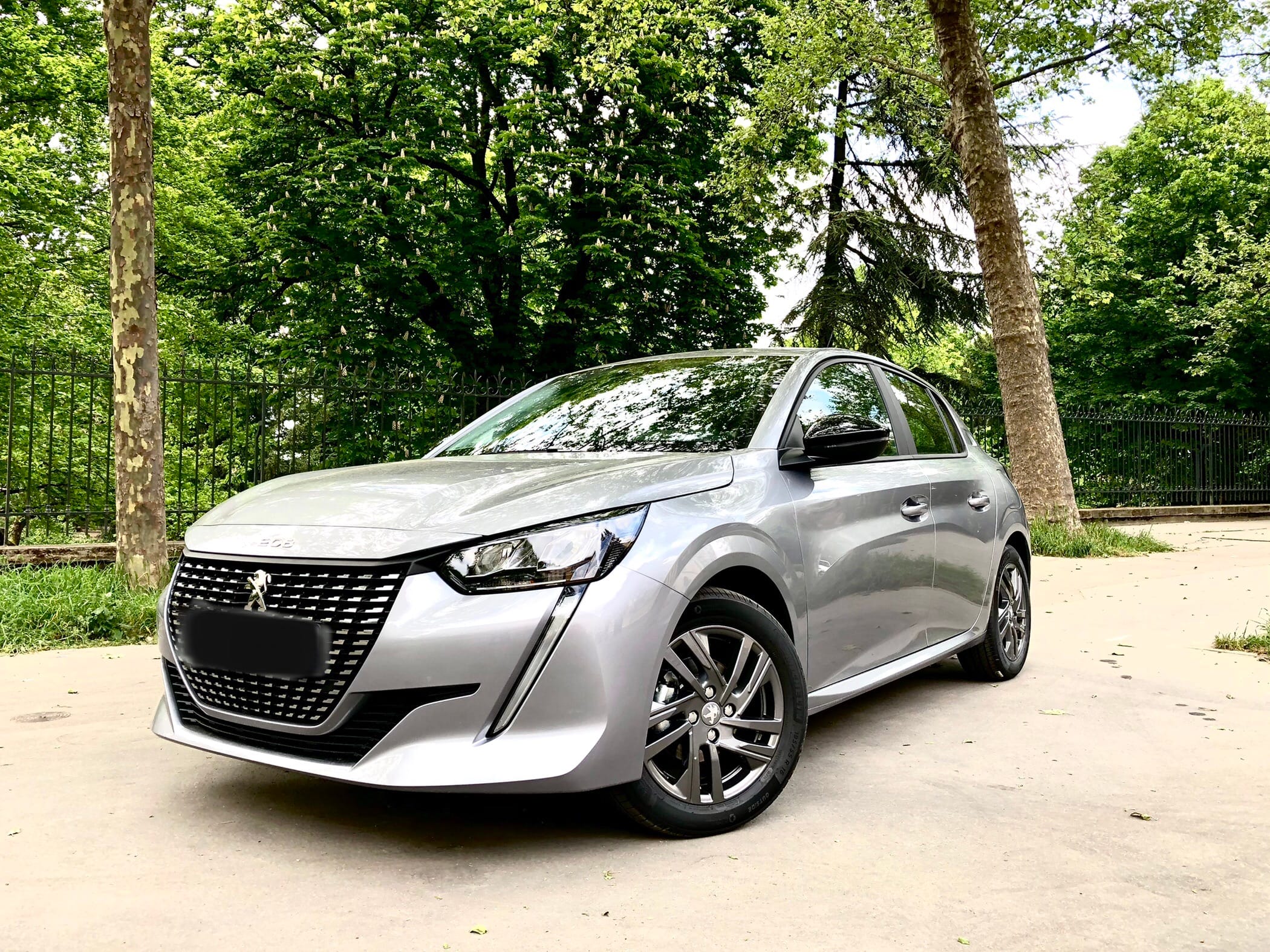 Peugeot 208 GE895 avec Climatisation