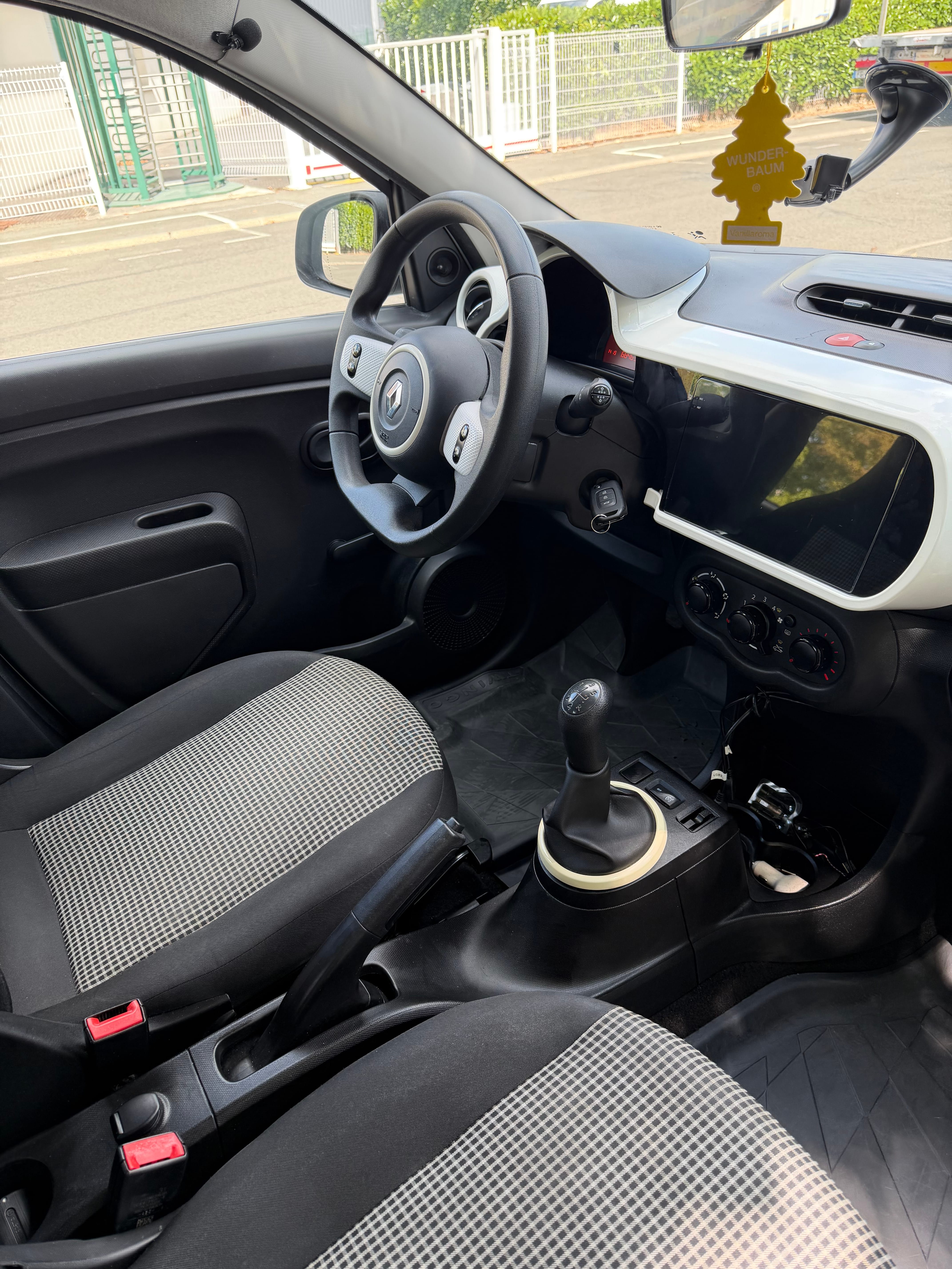 Renault Twingo III avec Apple CarPlay