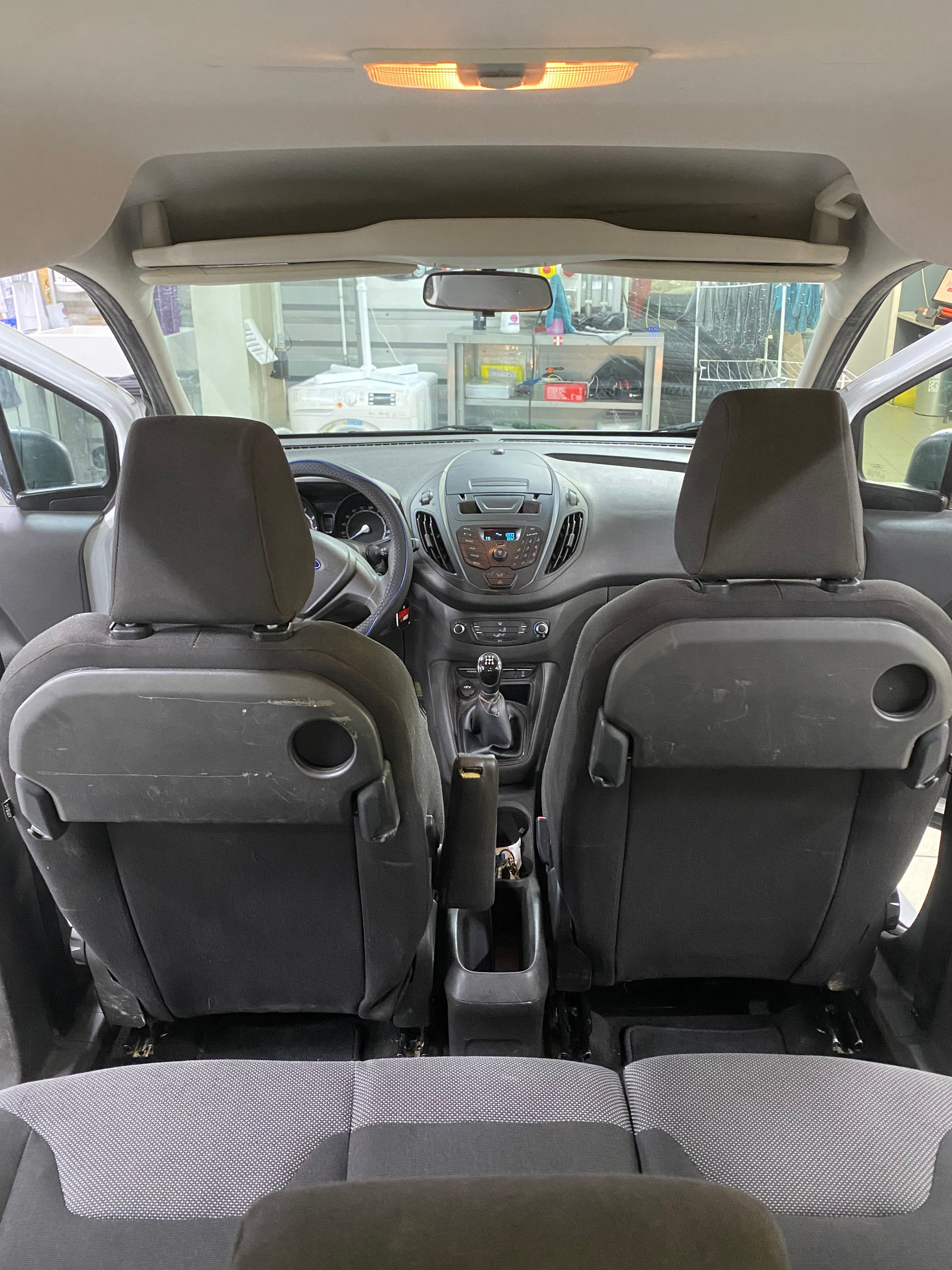 Ford Tourneo Courier avec Port USB