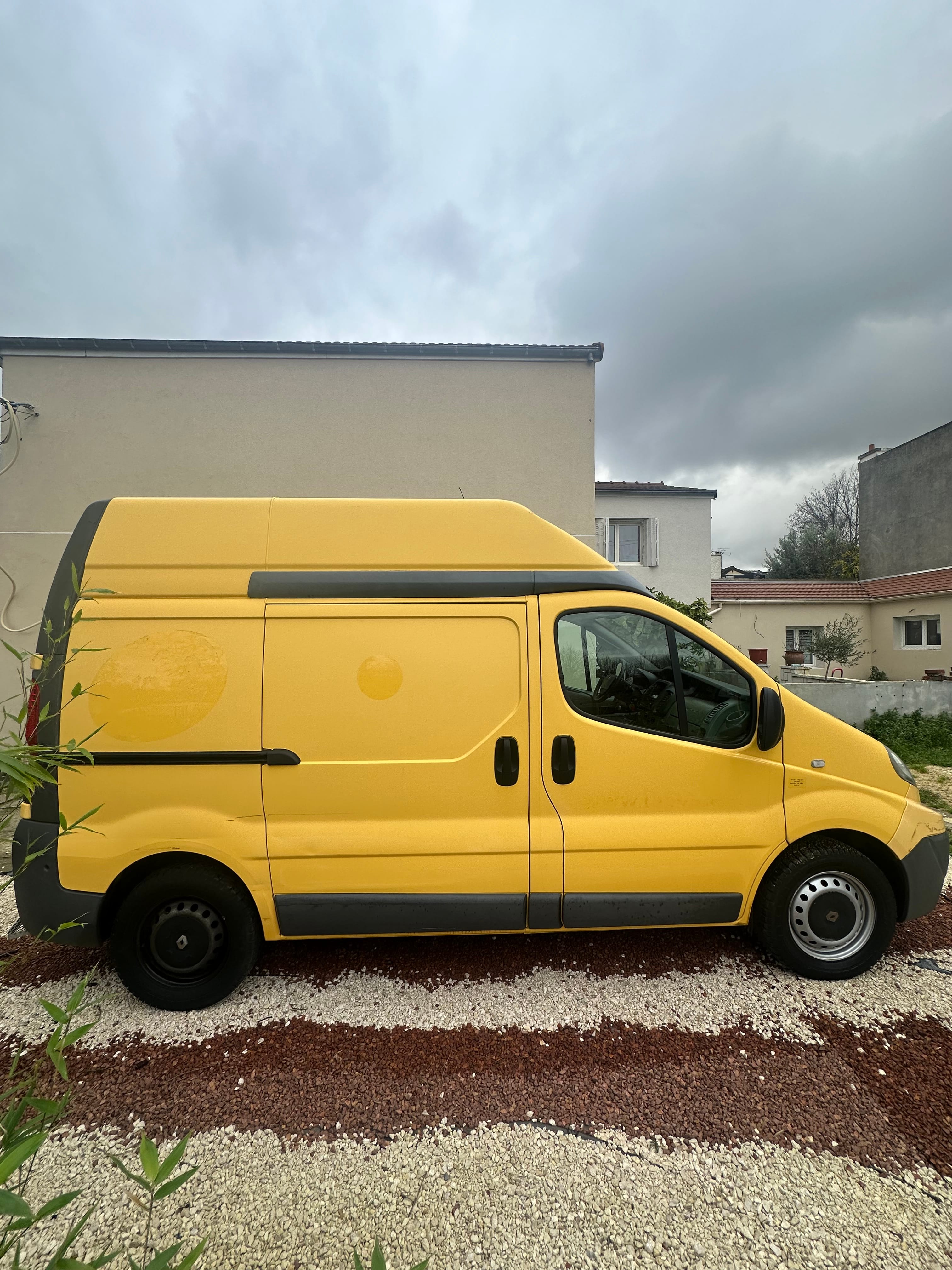 Renault Trafic 2.0 dCi 16V 90 cv avec Pneus neige