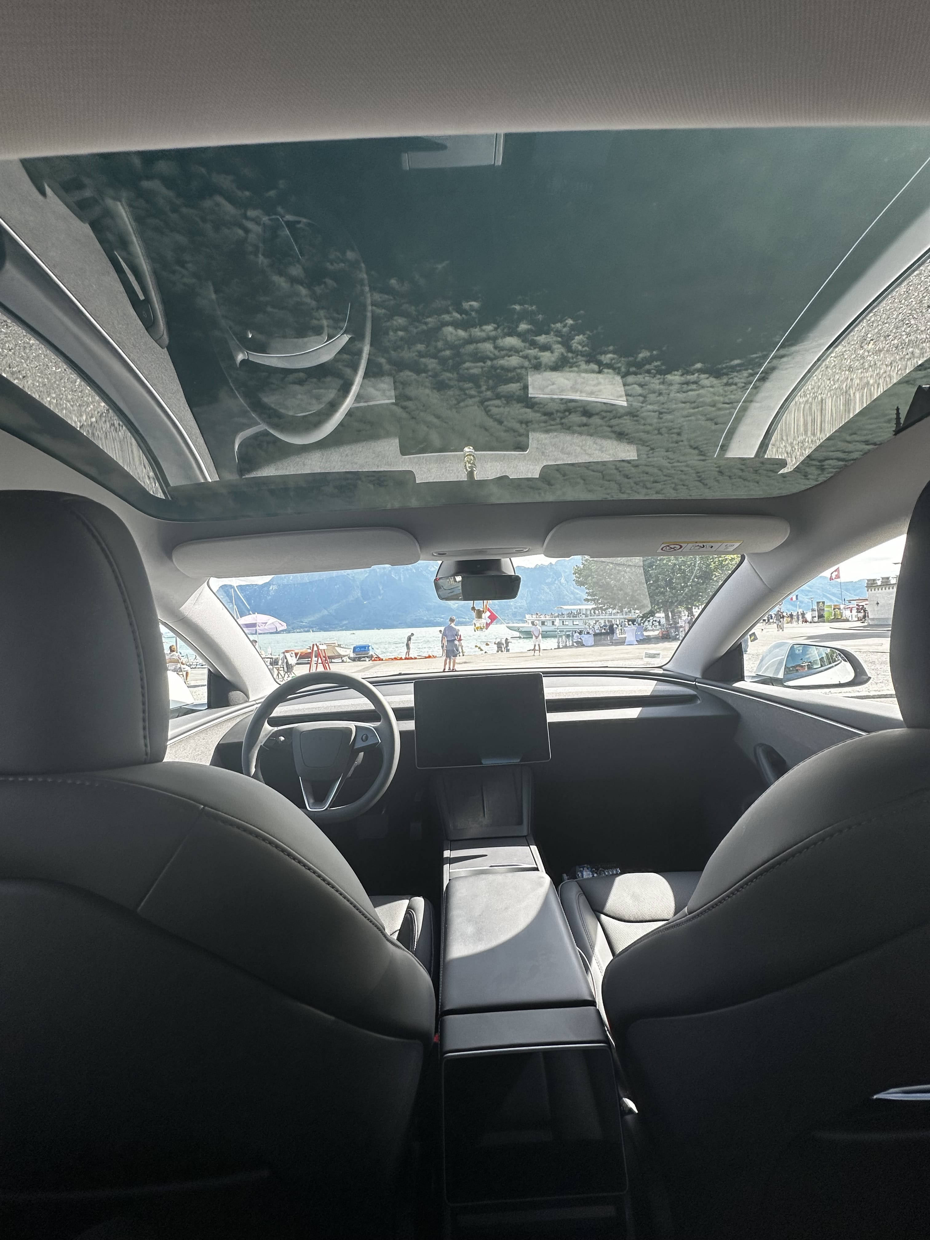 Tesla Model 3 avec Entrée audio / iPod