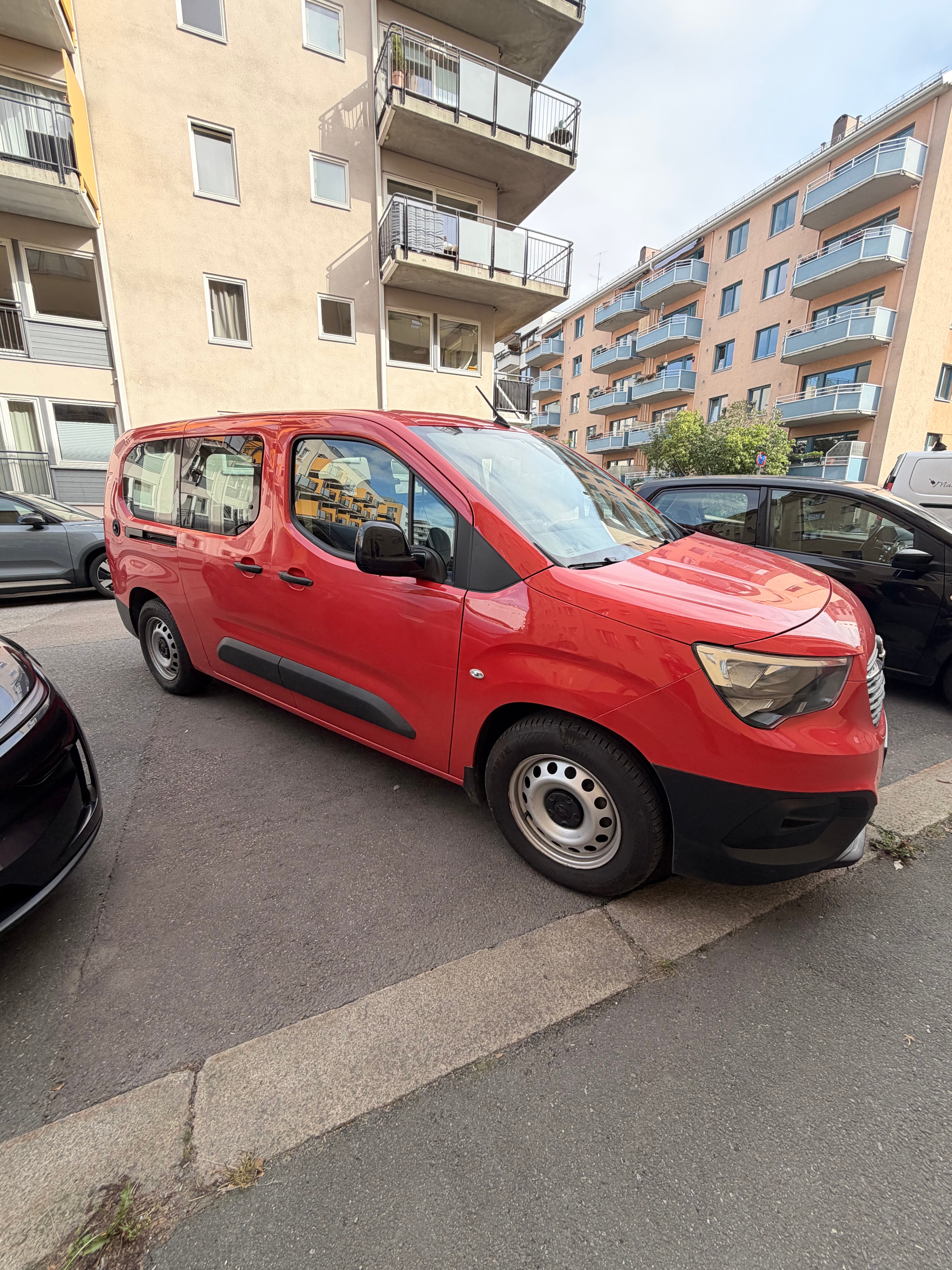 Opel Combo E (elektrisk) with Air conditioning