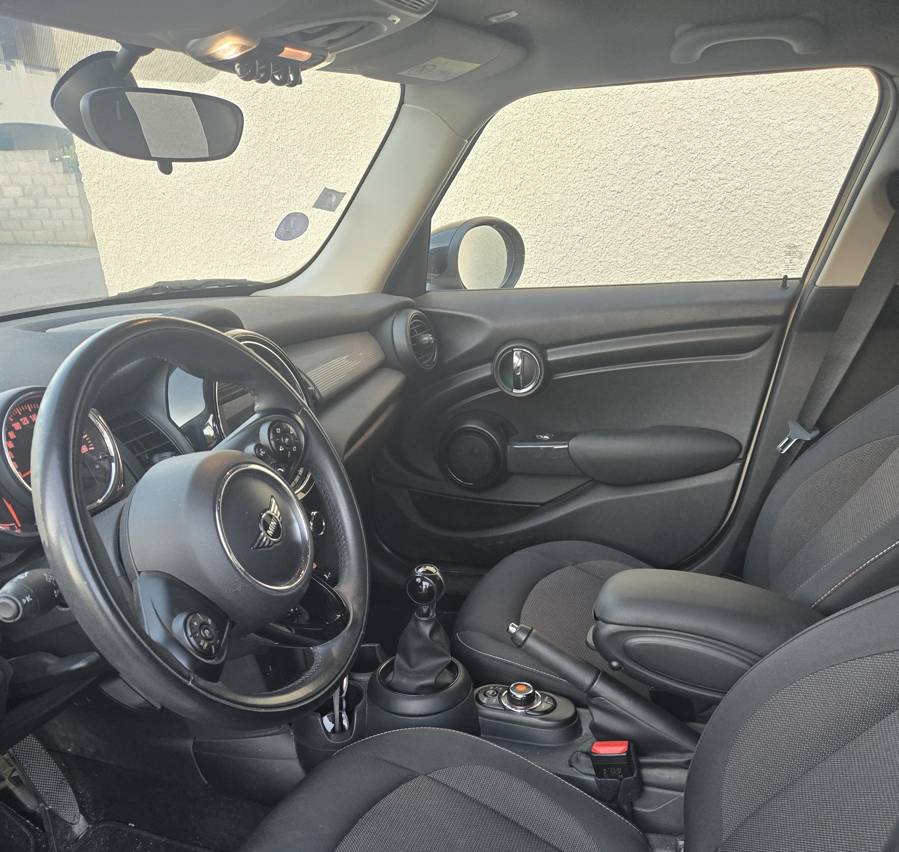 Mini Cooper 5 portes avec Audio Bluetooth