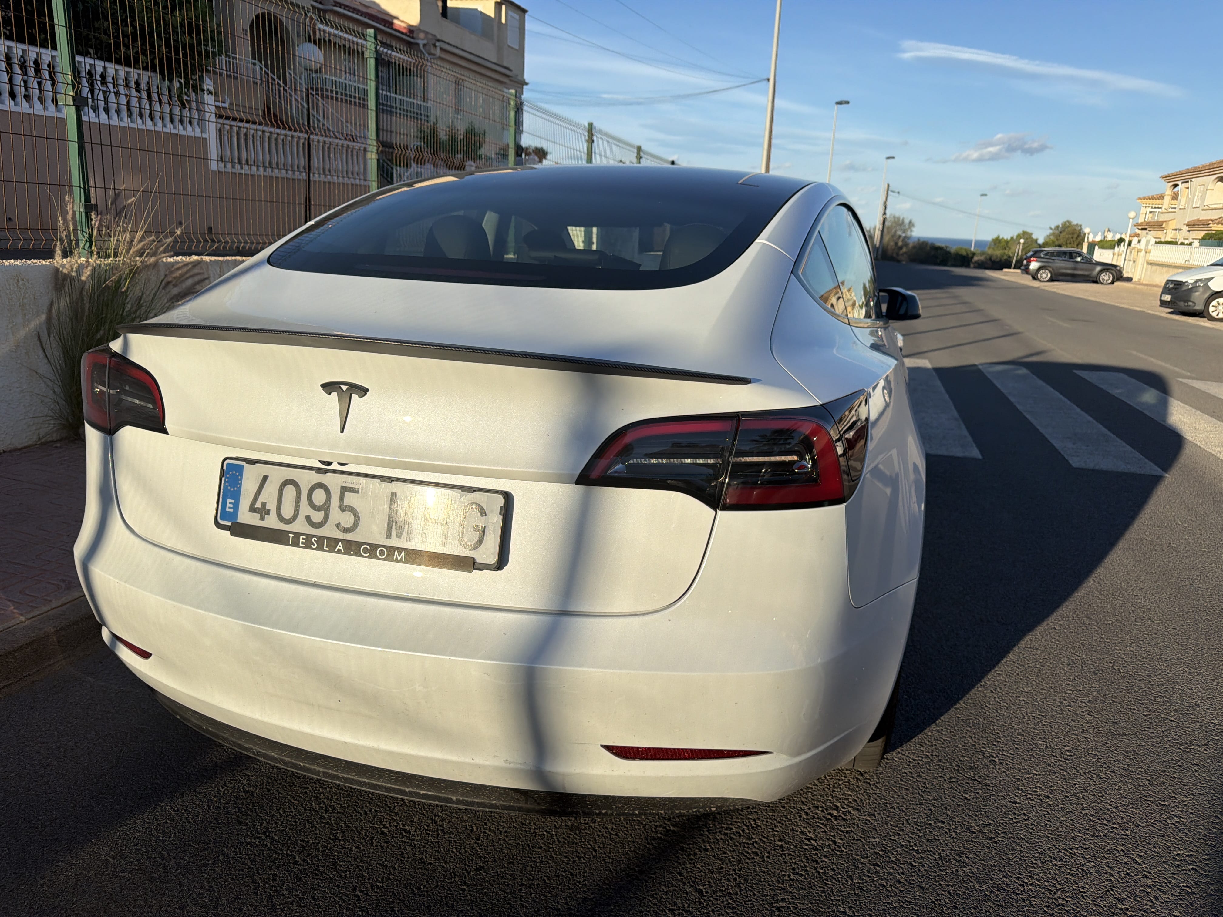 Tesla Model 3 con GPS