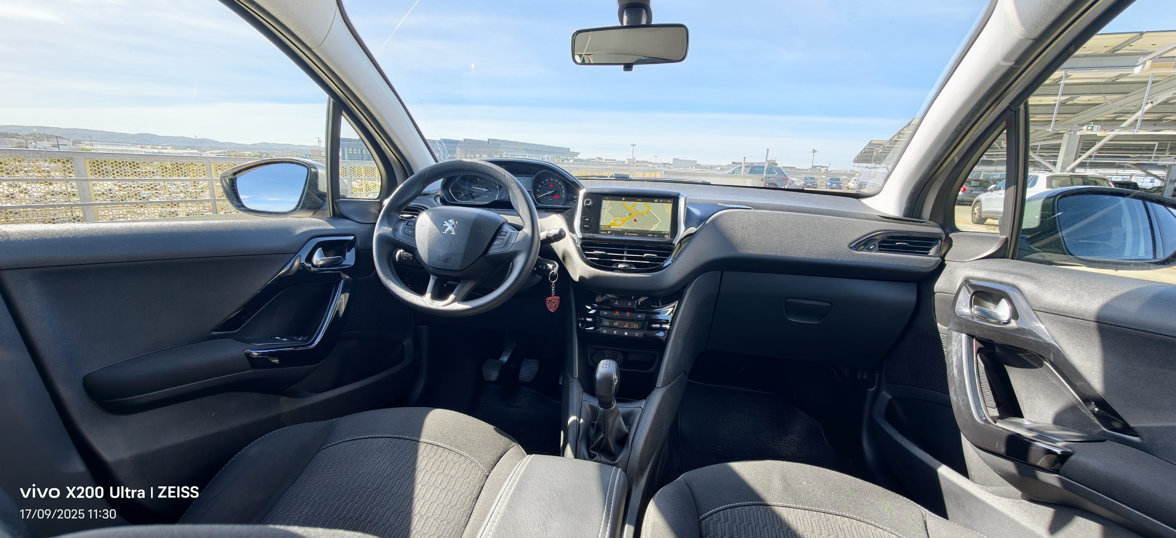 Peugeot 208 Aéroport de Marseille B avec GPS