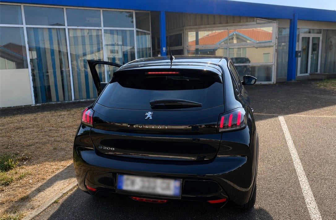 Peugeot 208 with GPS