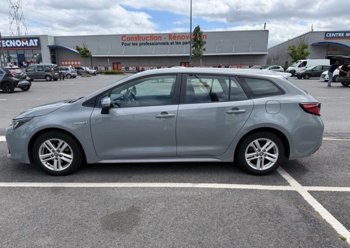 Toyota Corolla Touring Sports Design Hybride avec Climatisation