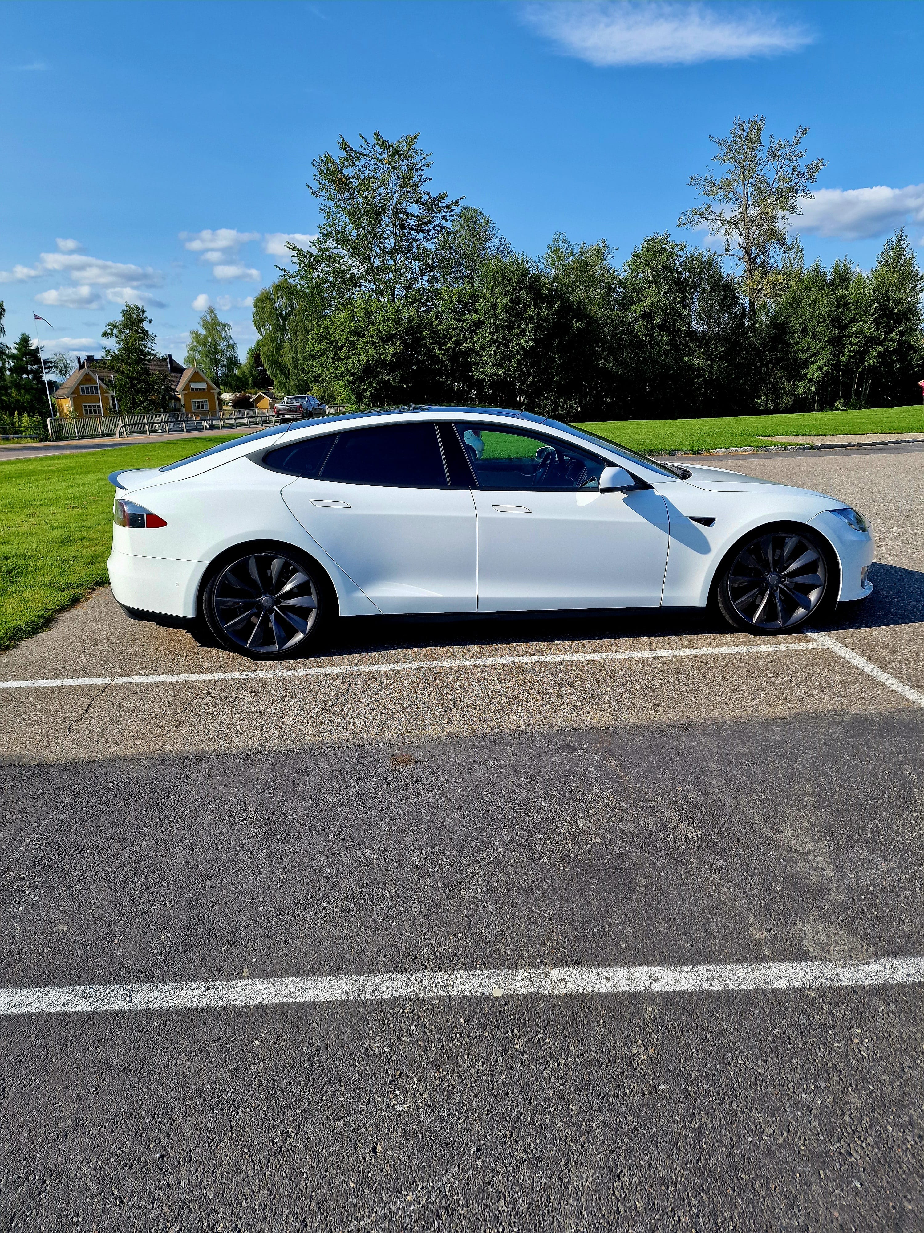Tesla Model S 85D with Air conditioning