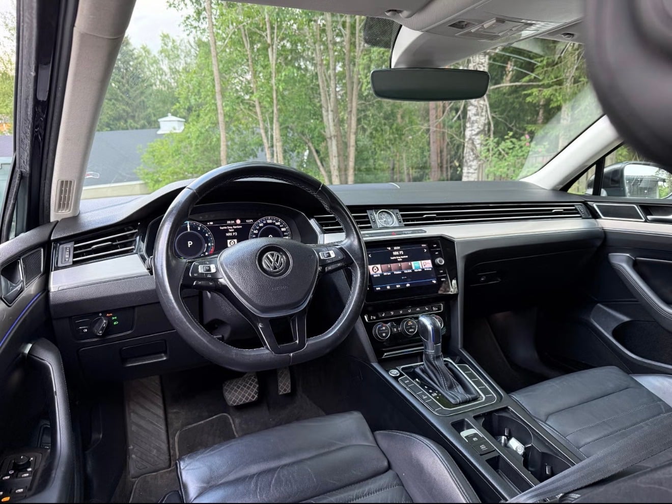 Volkswagen Passat GTE Hybrid with Backup camera