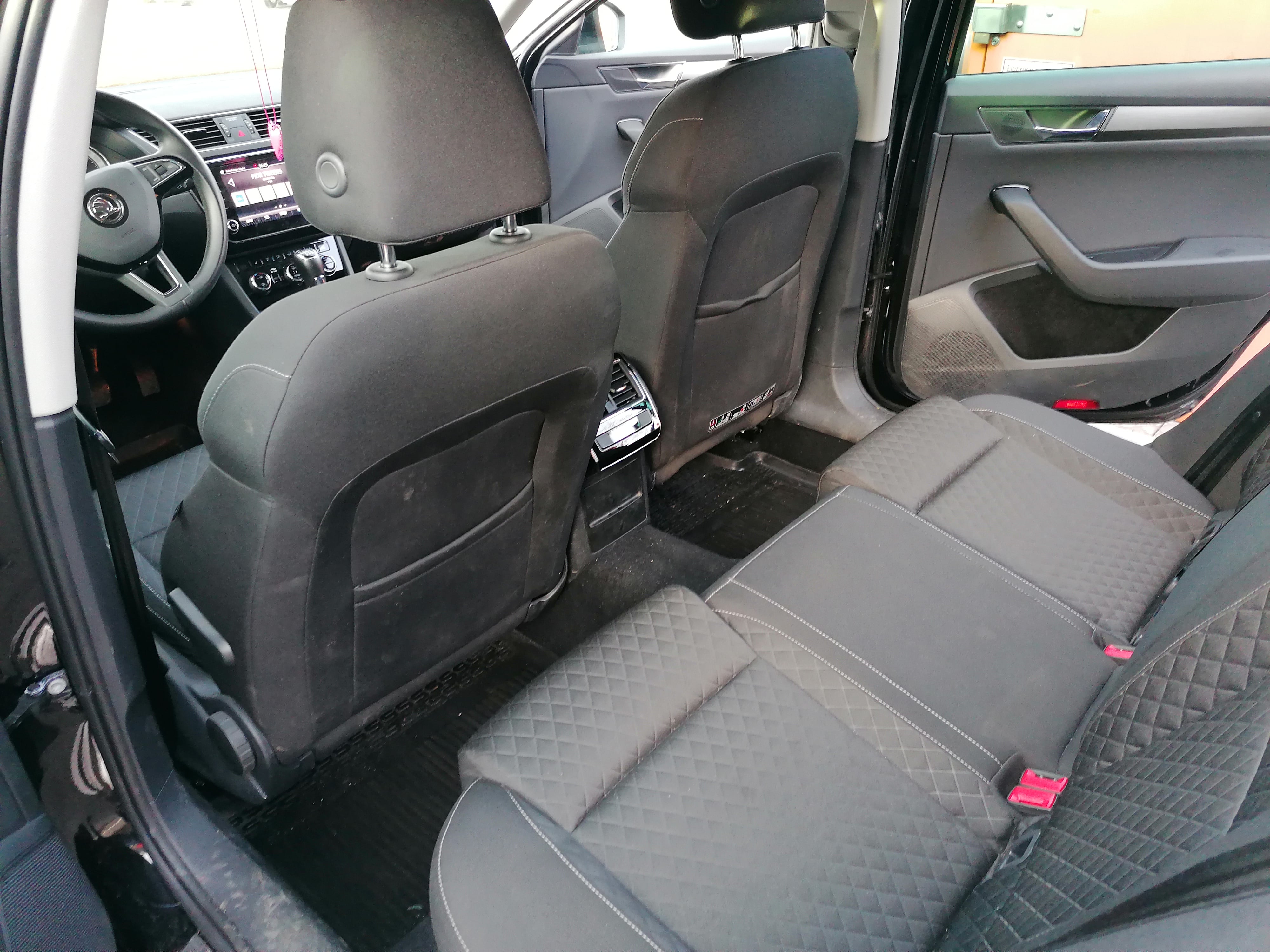 Skoda Superb 1.5TSI Kombi mit Android Auto