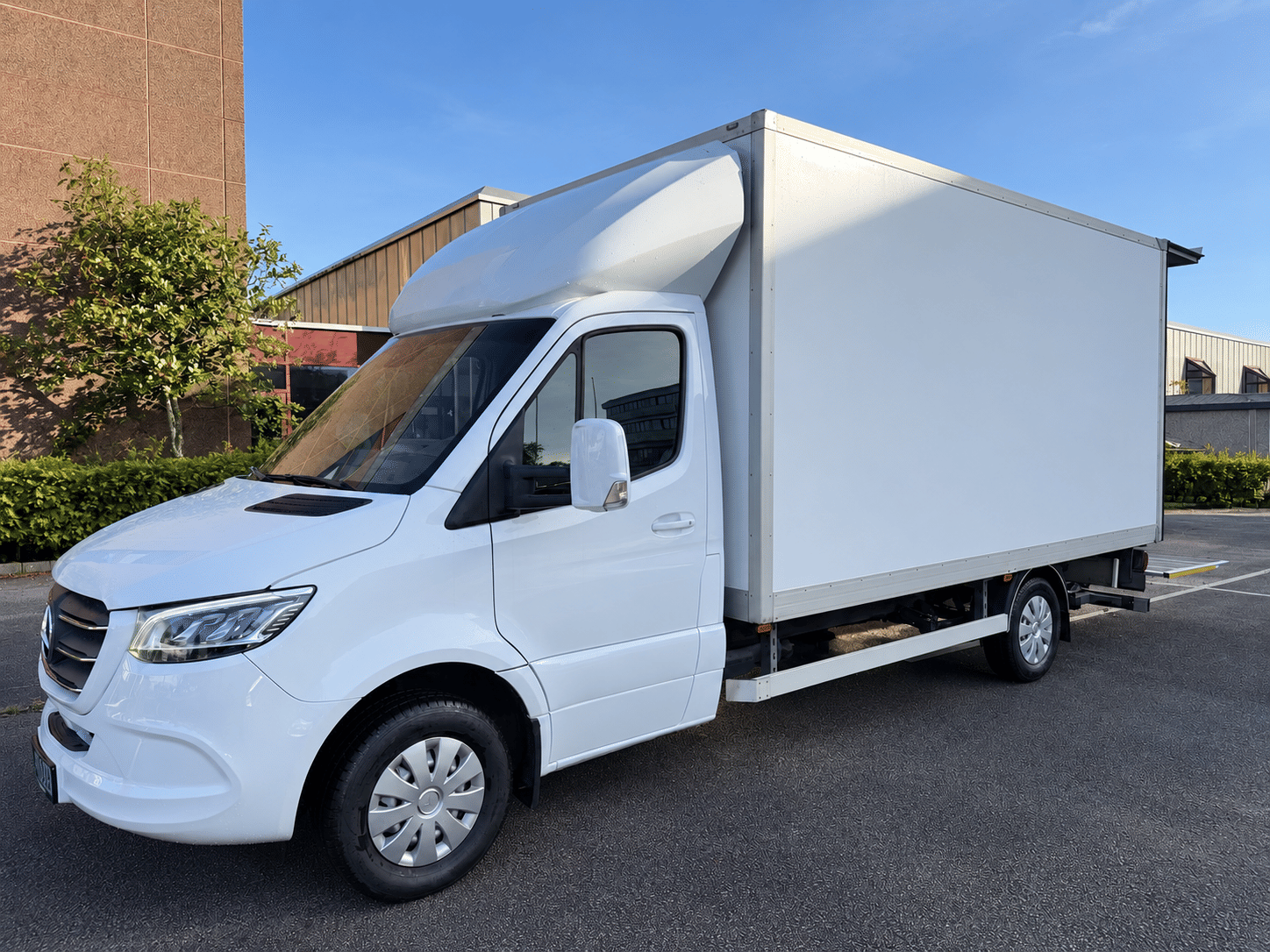 Mercedes-Benz Sprinter Cargo 3500 19m3 skap og lift, 2020, Diesel, automatisk