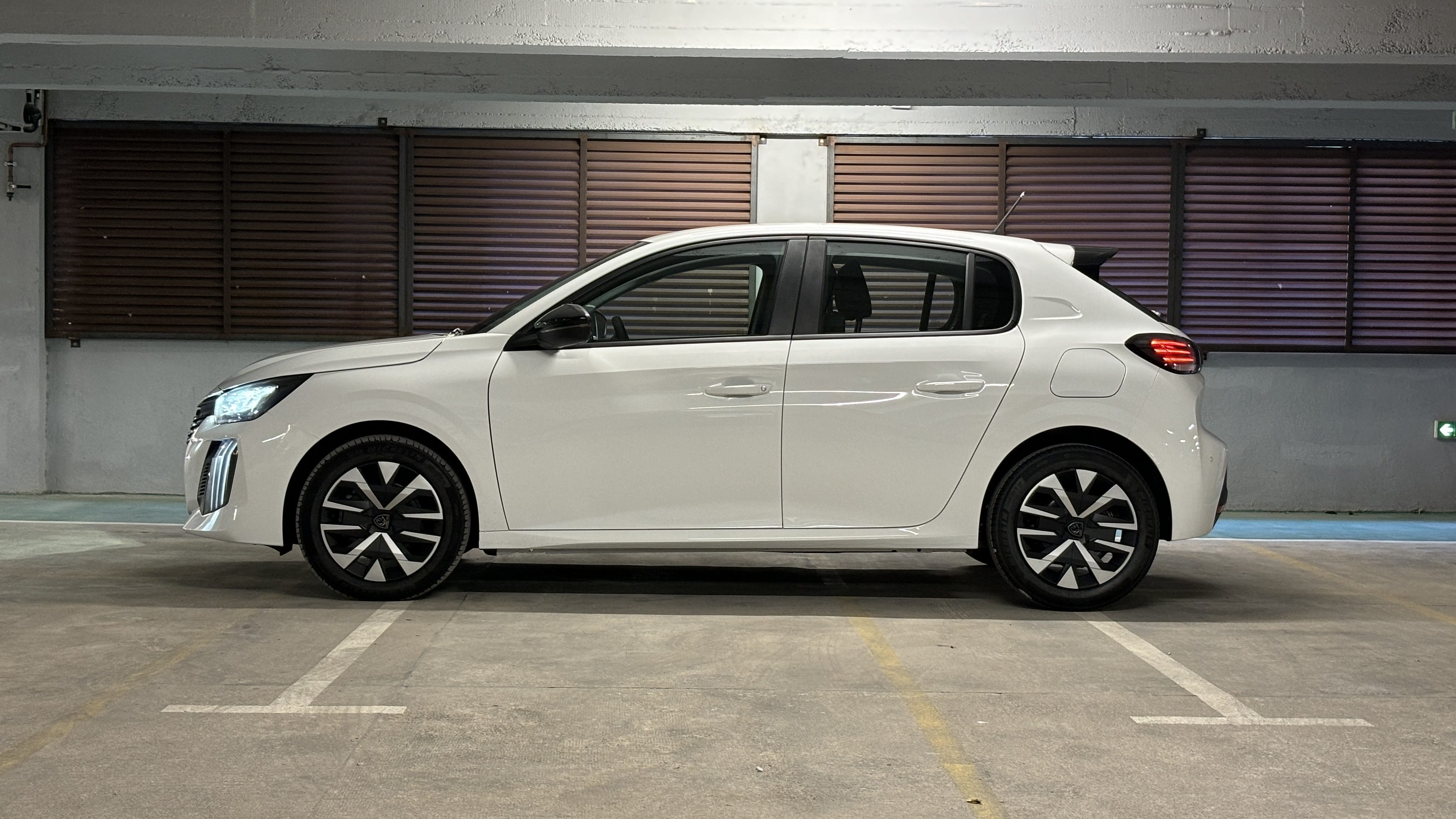 Peugeot 208, 2024, Essence 98 / Elektrisch (hybride), automatisch
