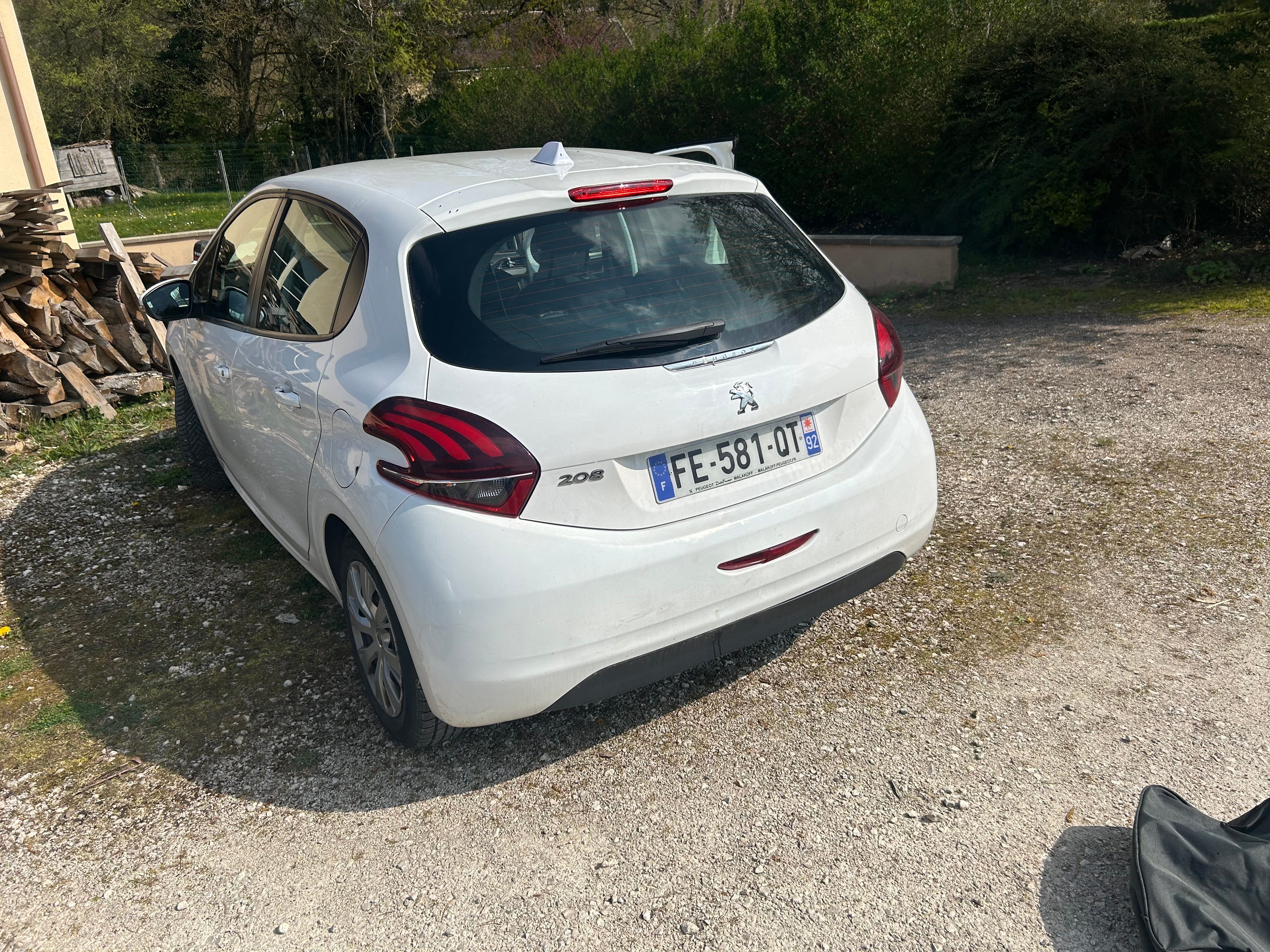 Peugeot 208 avec GPS