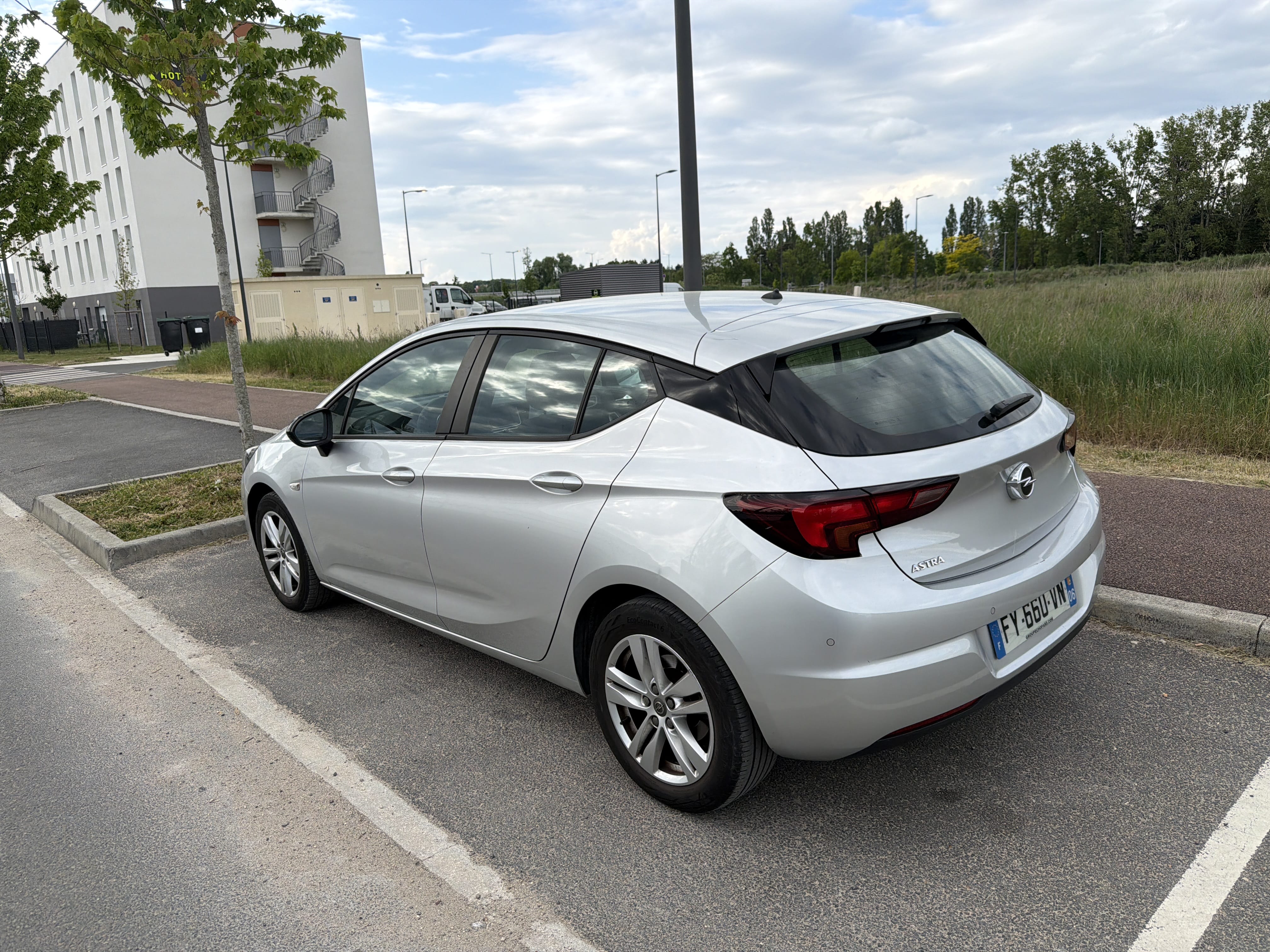 Opel Astra avec GPS