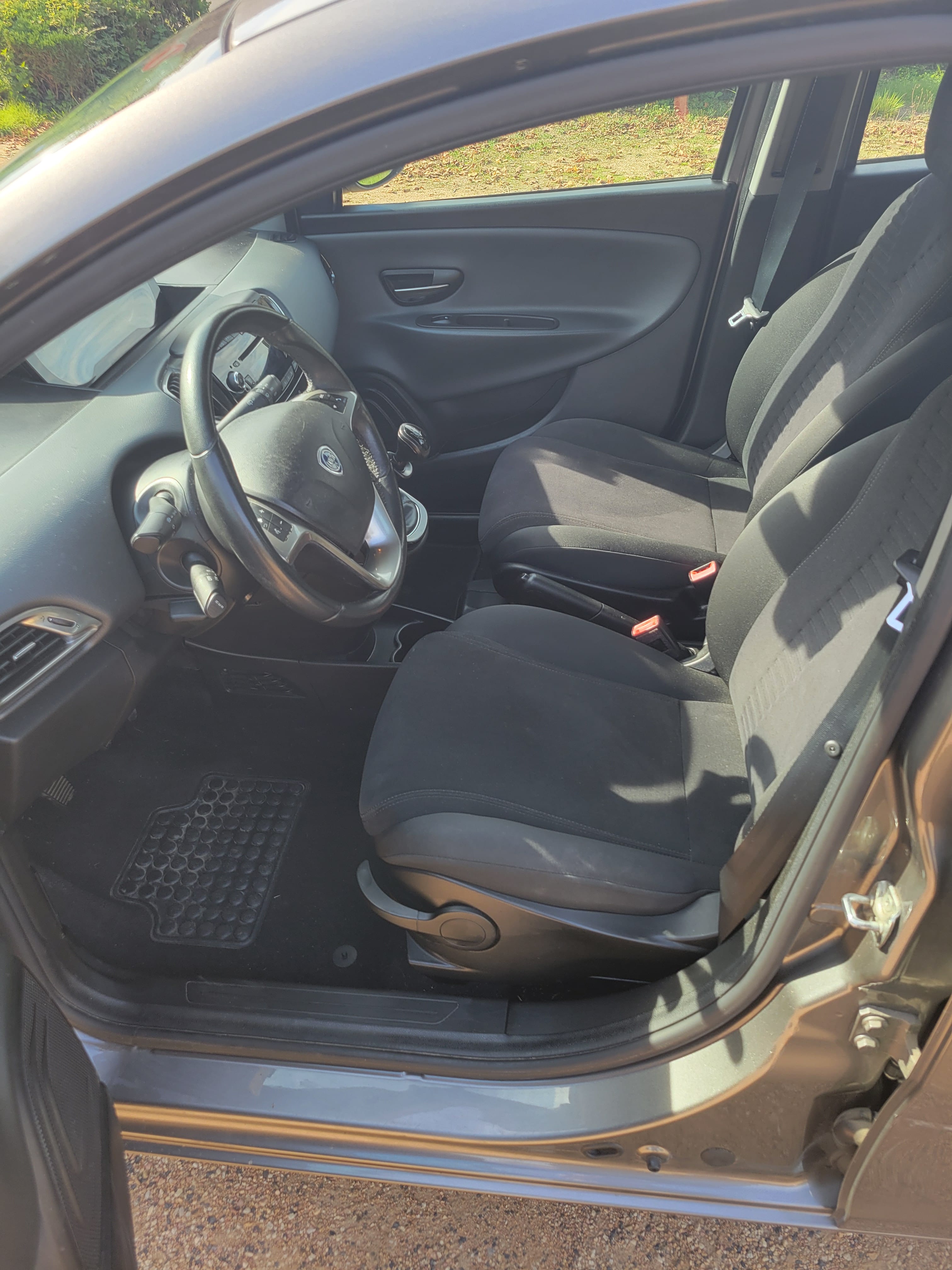 Lancia Ypsilon 1.2 70 ch avec Audio Bluetooth
