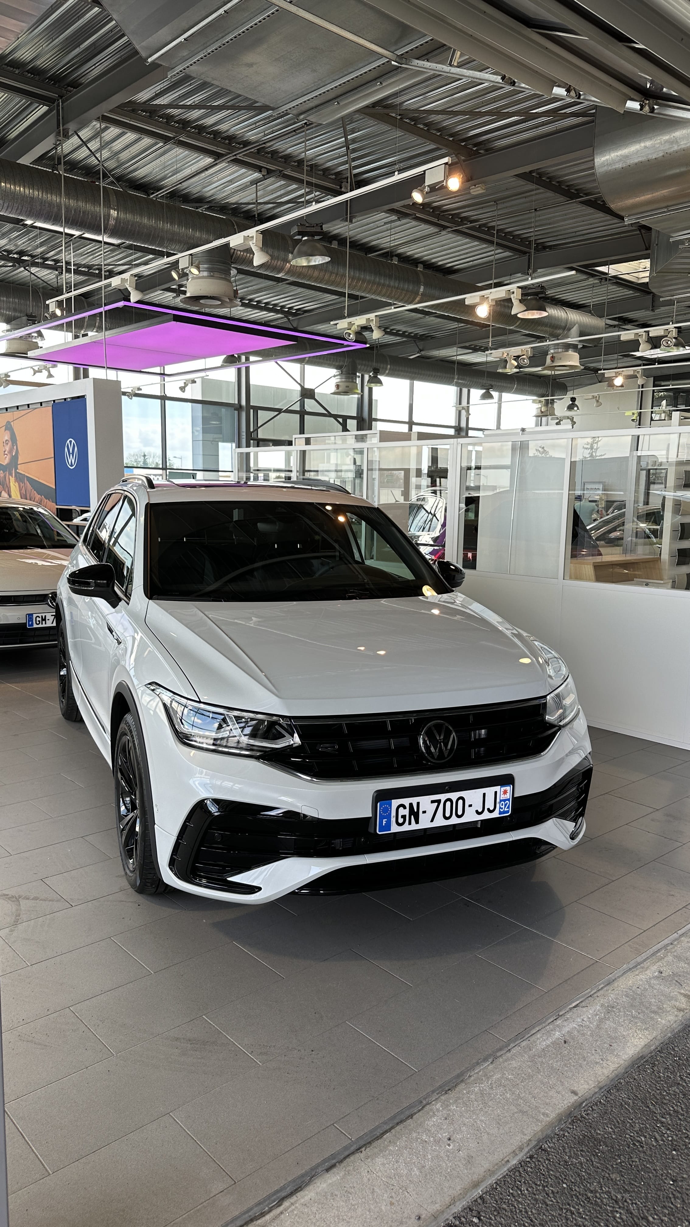 Volkswagen Tiguan Limited, 2023, Essence 98, automatique