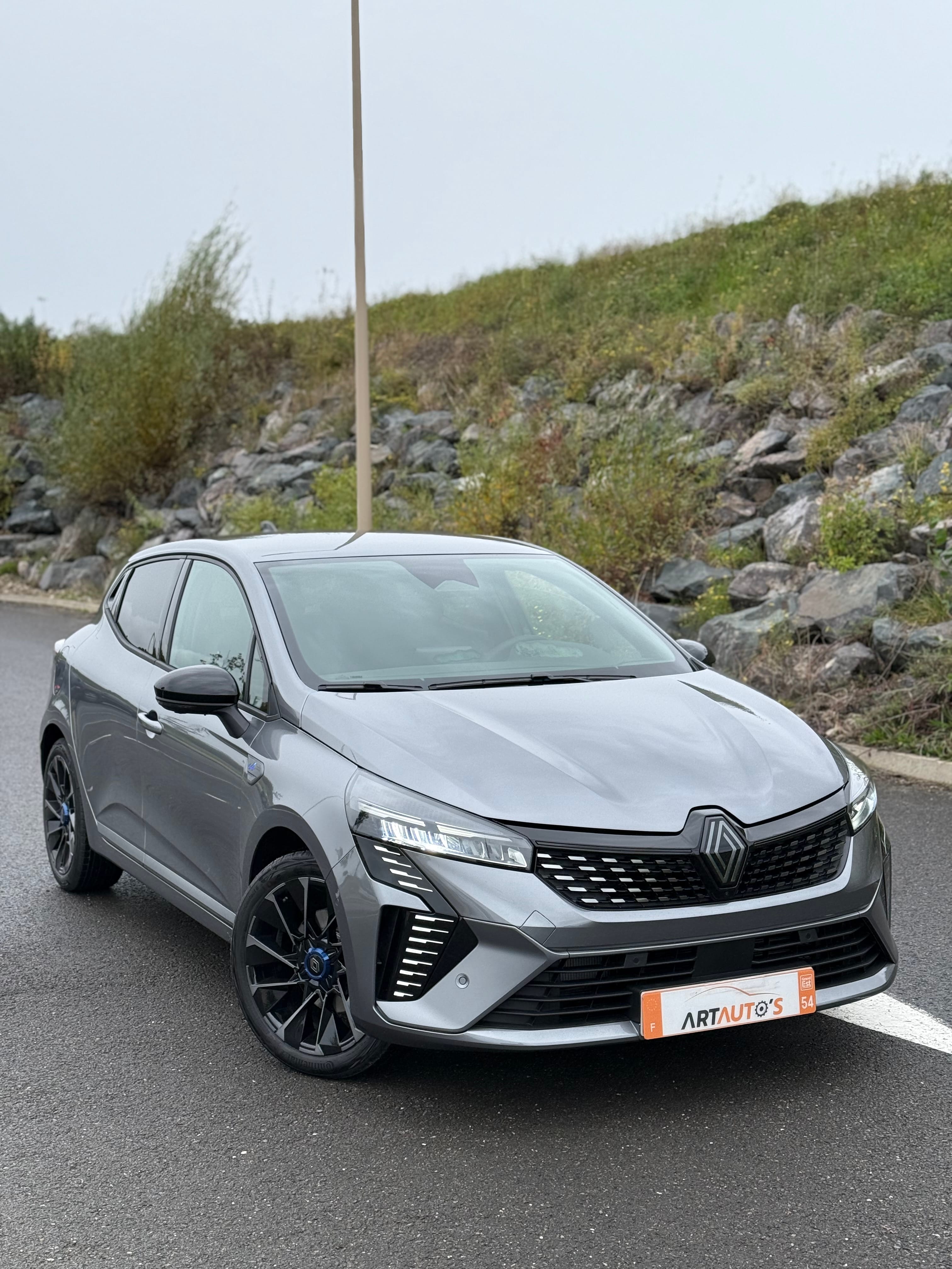 Renault Clio RS Line 1.6 E-tech Hybride, 2024, Essence 98 / Électrique (hybride), automatique