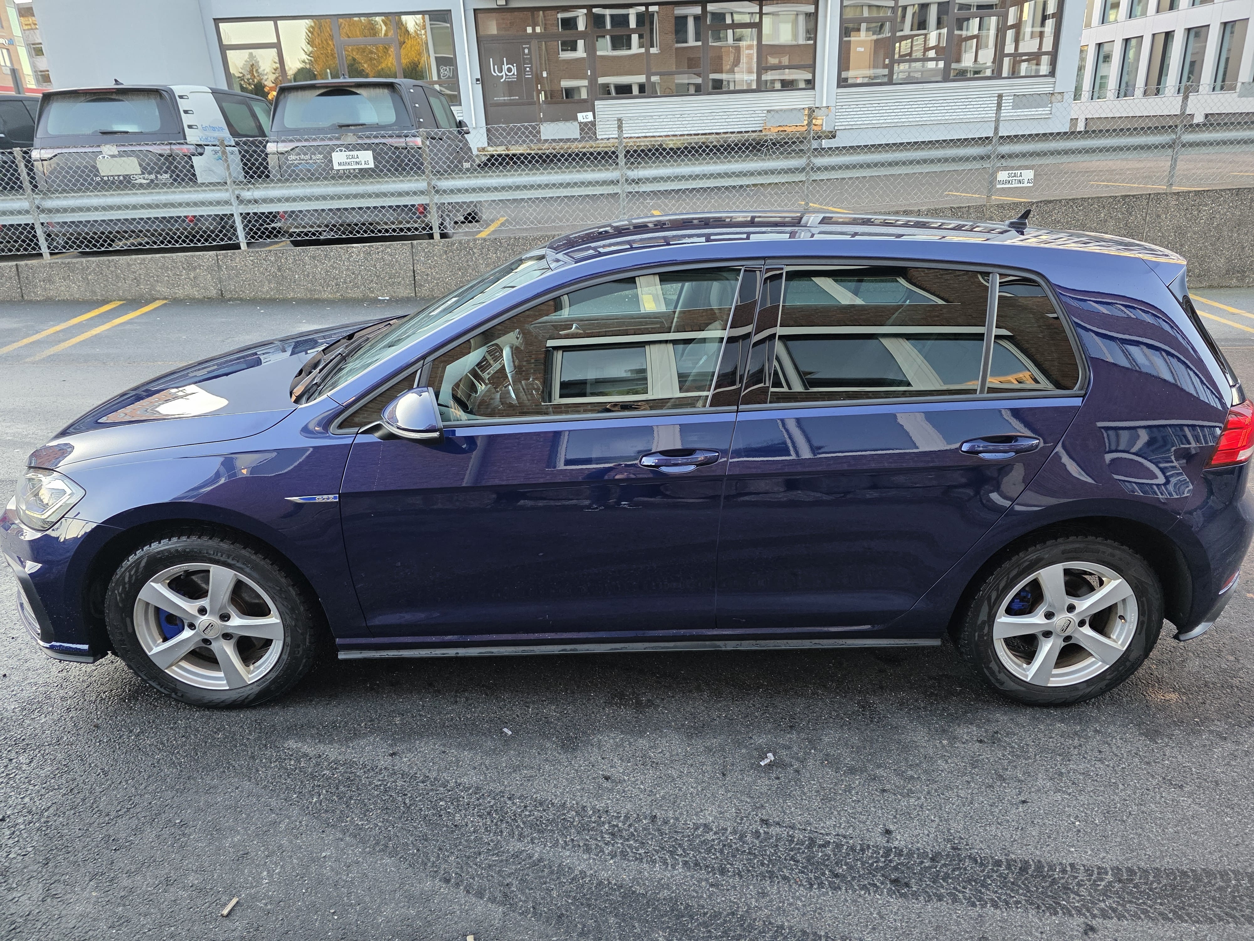Volkswagen Golf GTE with Air conditioning
