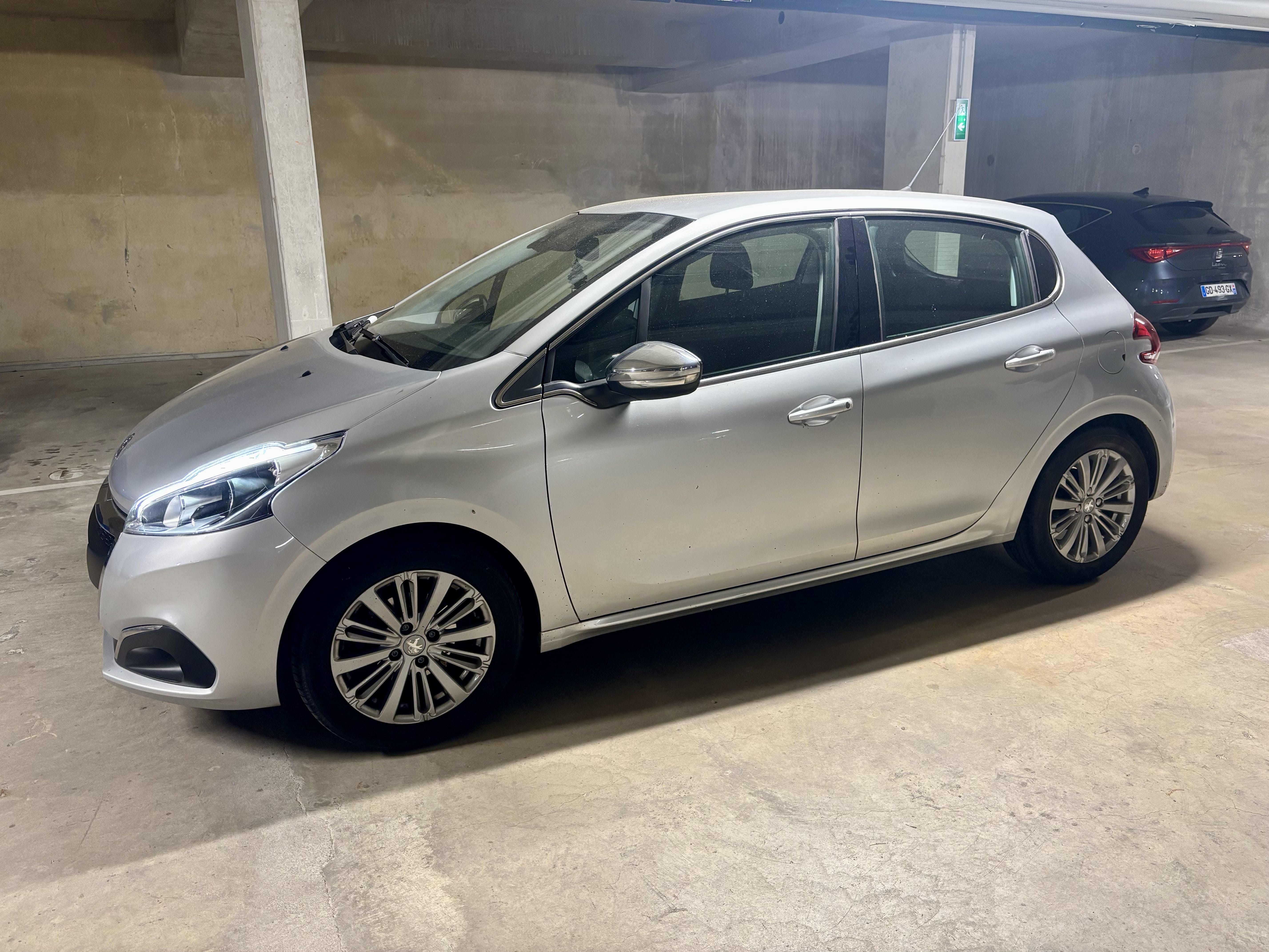 Peugeot 208 Style/ES avec Climatisation