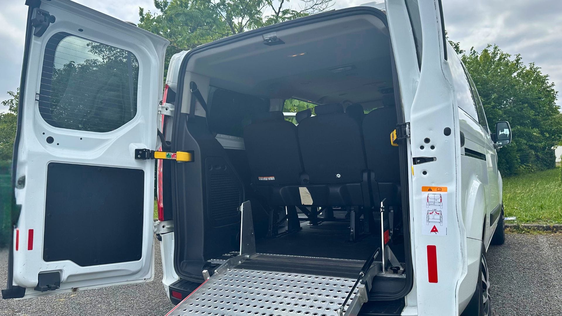 Ford Transit Custom Kombi 9 Places - PMR avec Audio Bluetooth