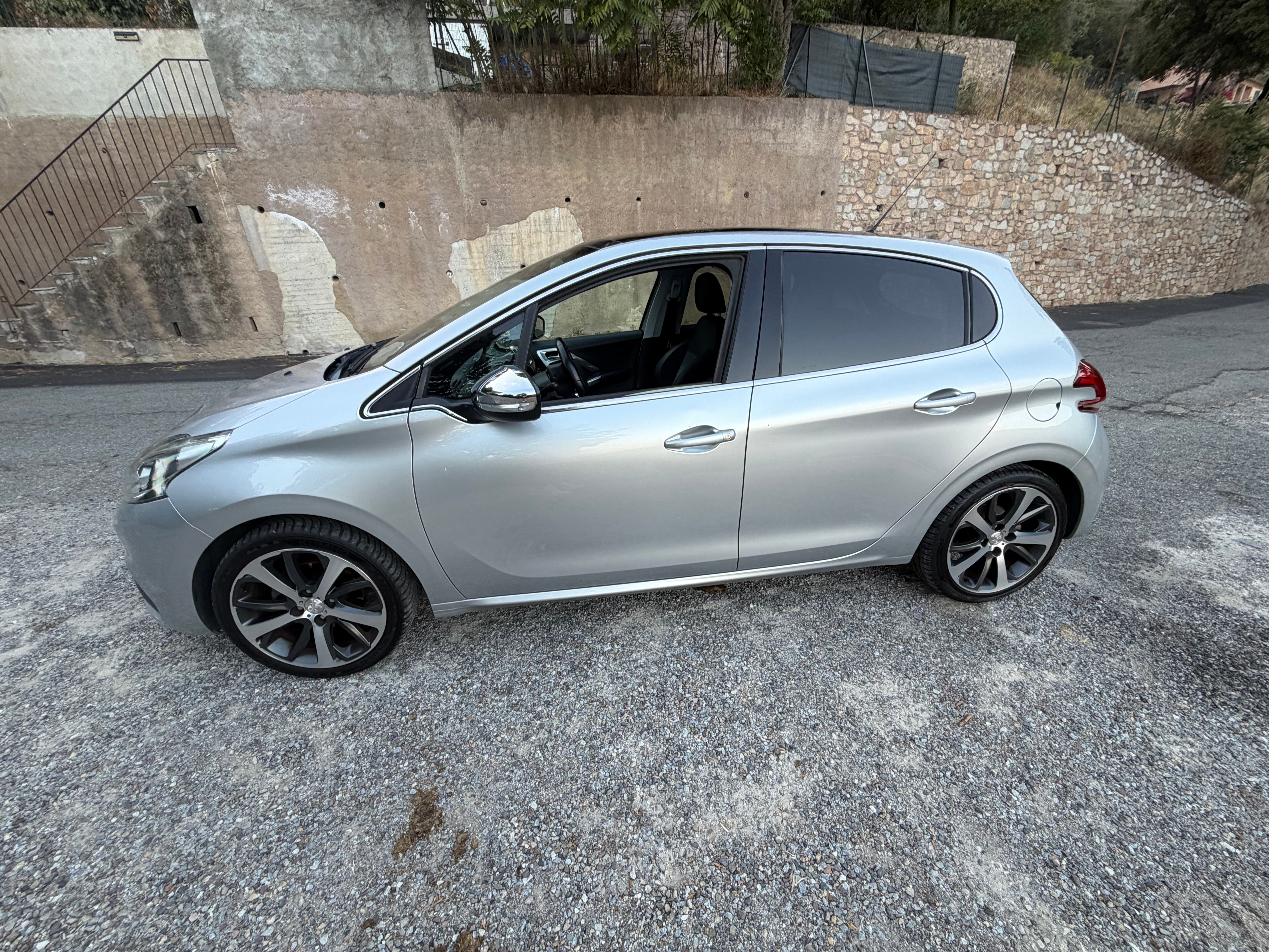 Peugeot 208, 2016, Essence 95, automatique