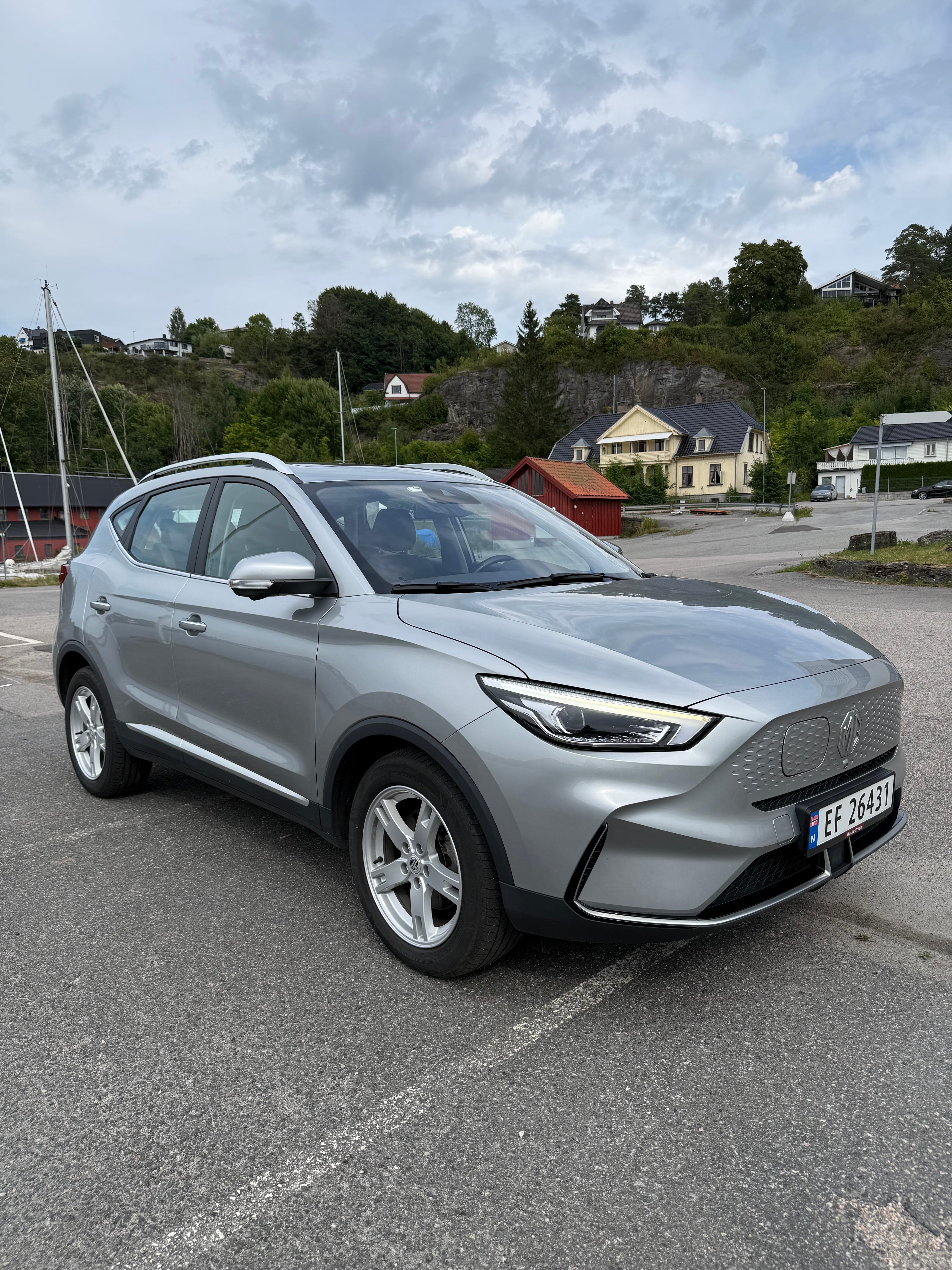 MG ZS EV med USB ladeuttak