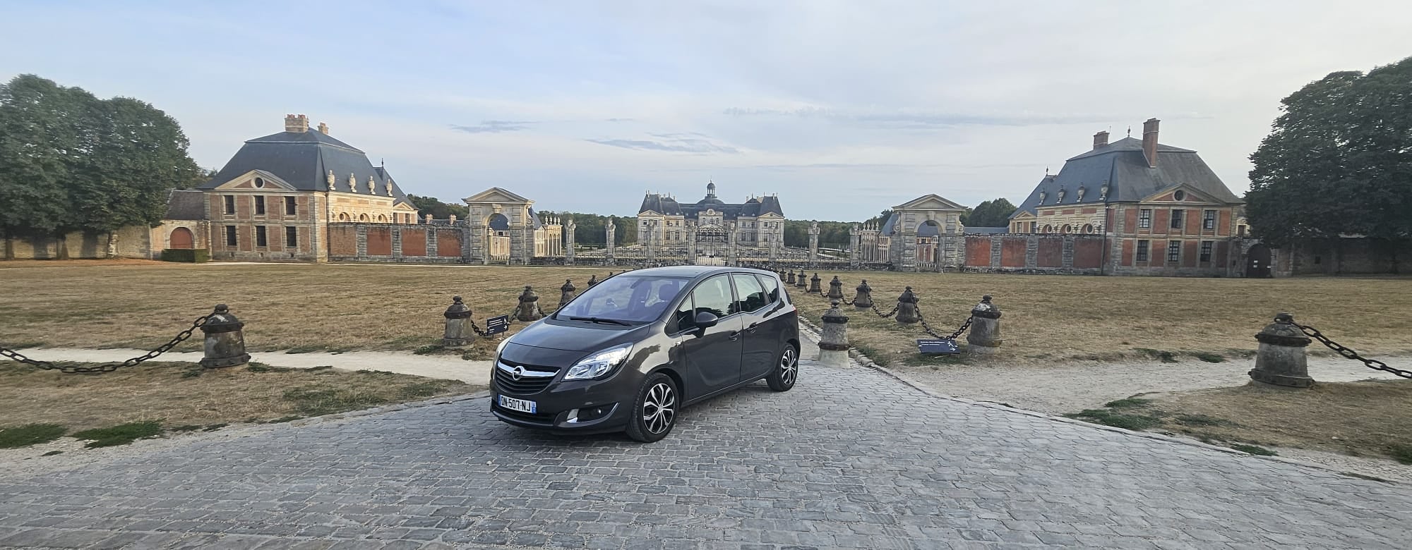 Opel Meriva  Économique, pratique et confortable avec Autoradio