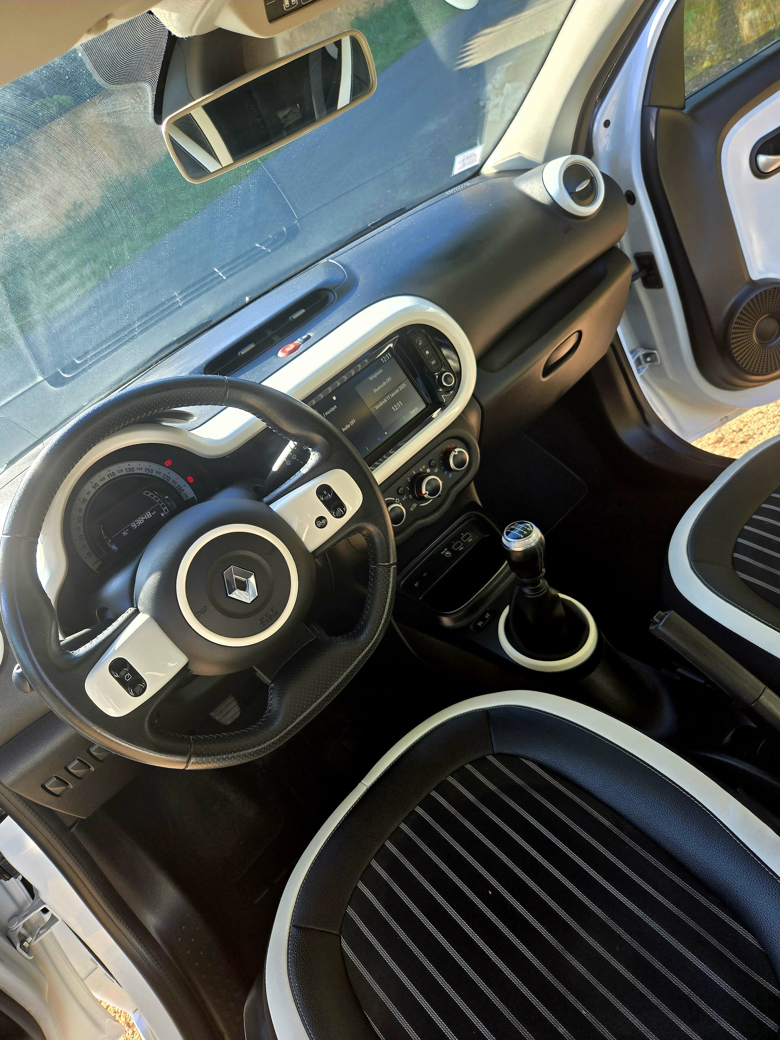 Renault Twingo III avec Entrée audio / iPod