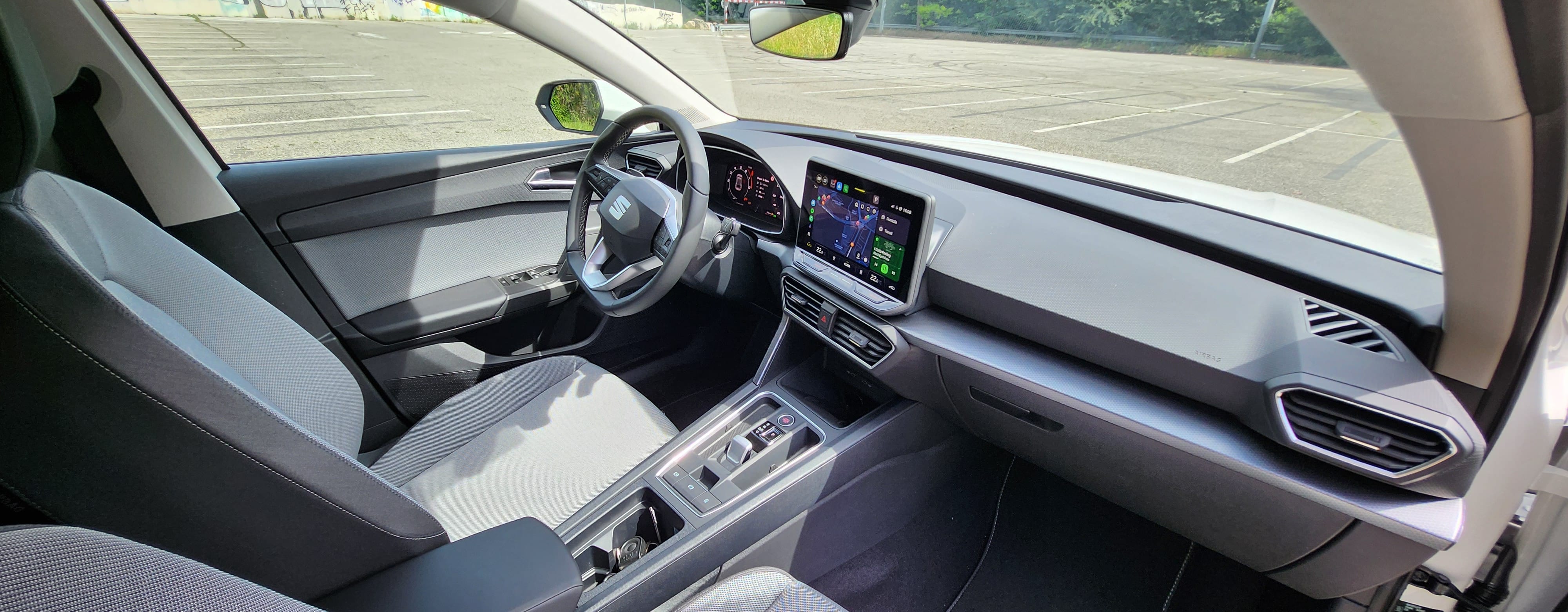 Seat Leon with Cruise control