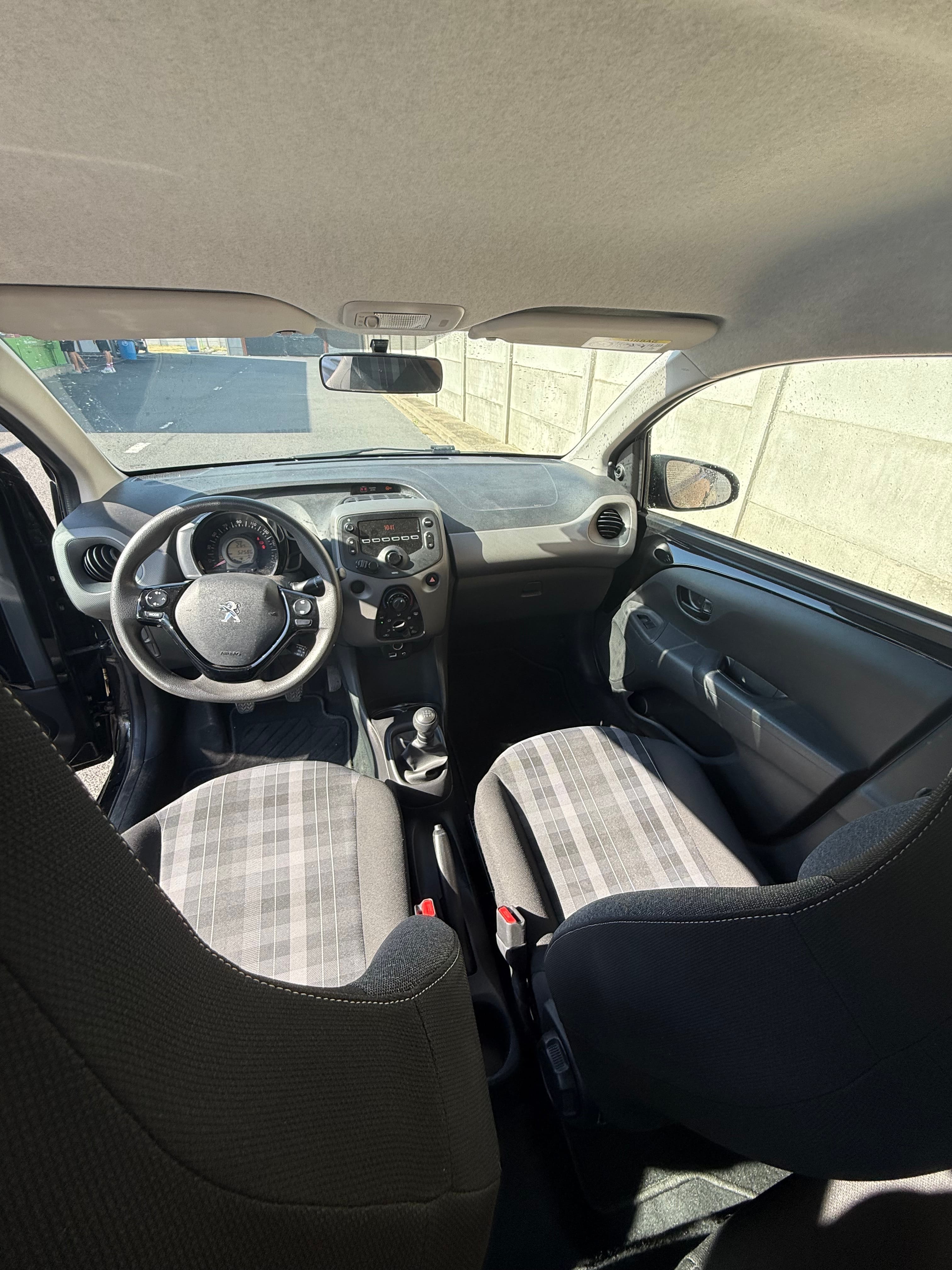 Peugeot 108 avec Port USB