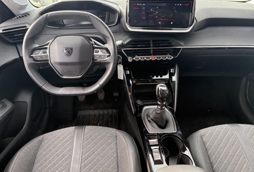 Peugeot 208 avec GPS