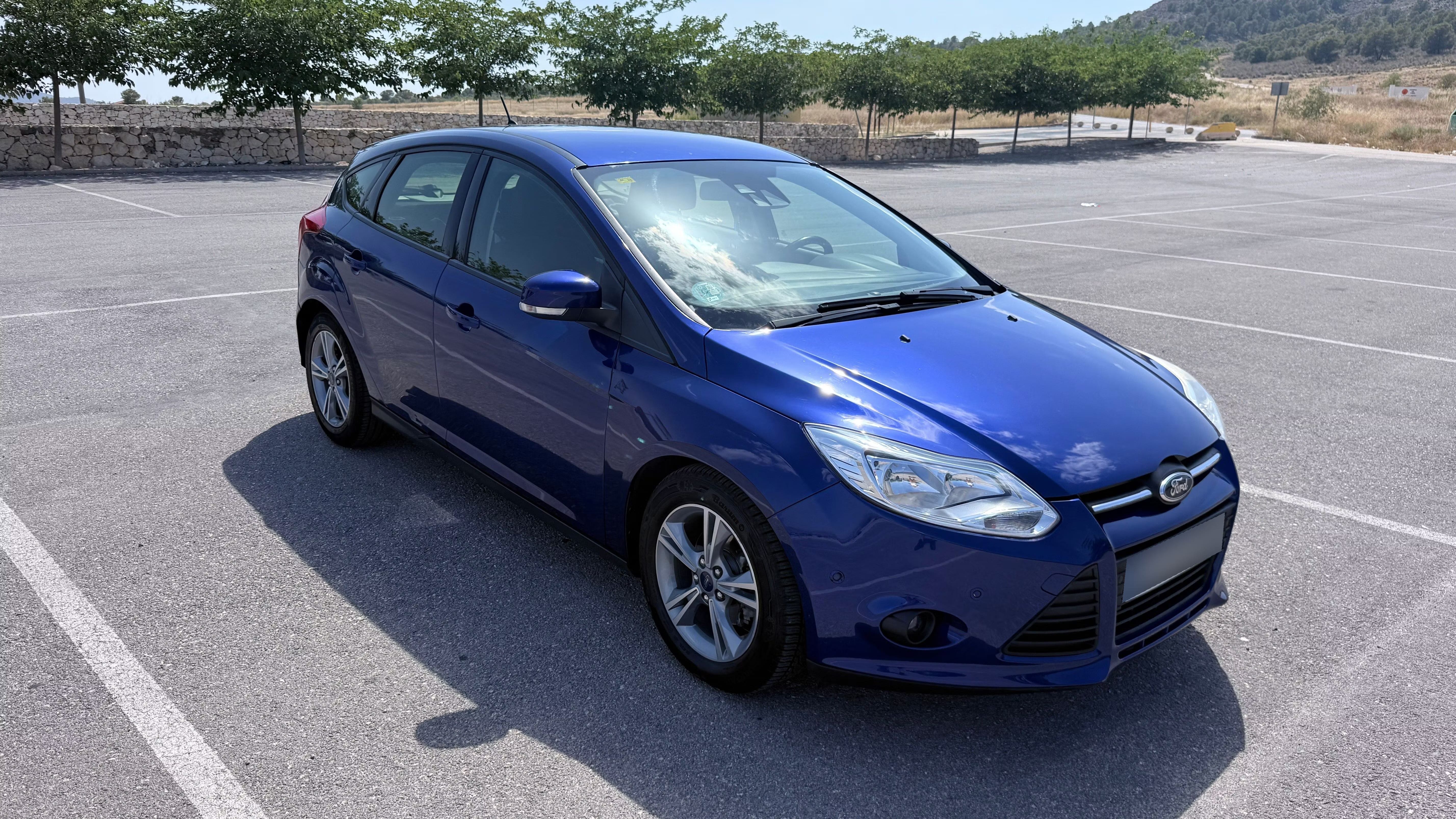 Ford Focus Titanium avec Attelage