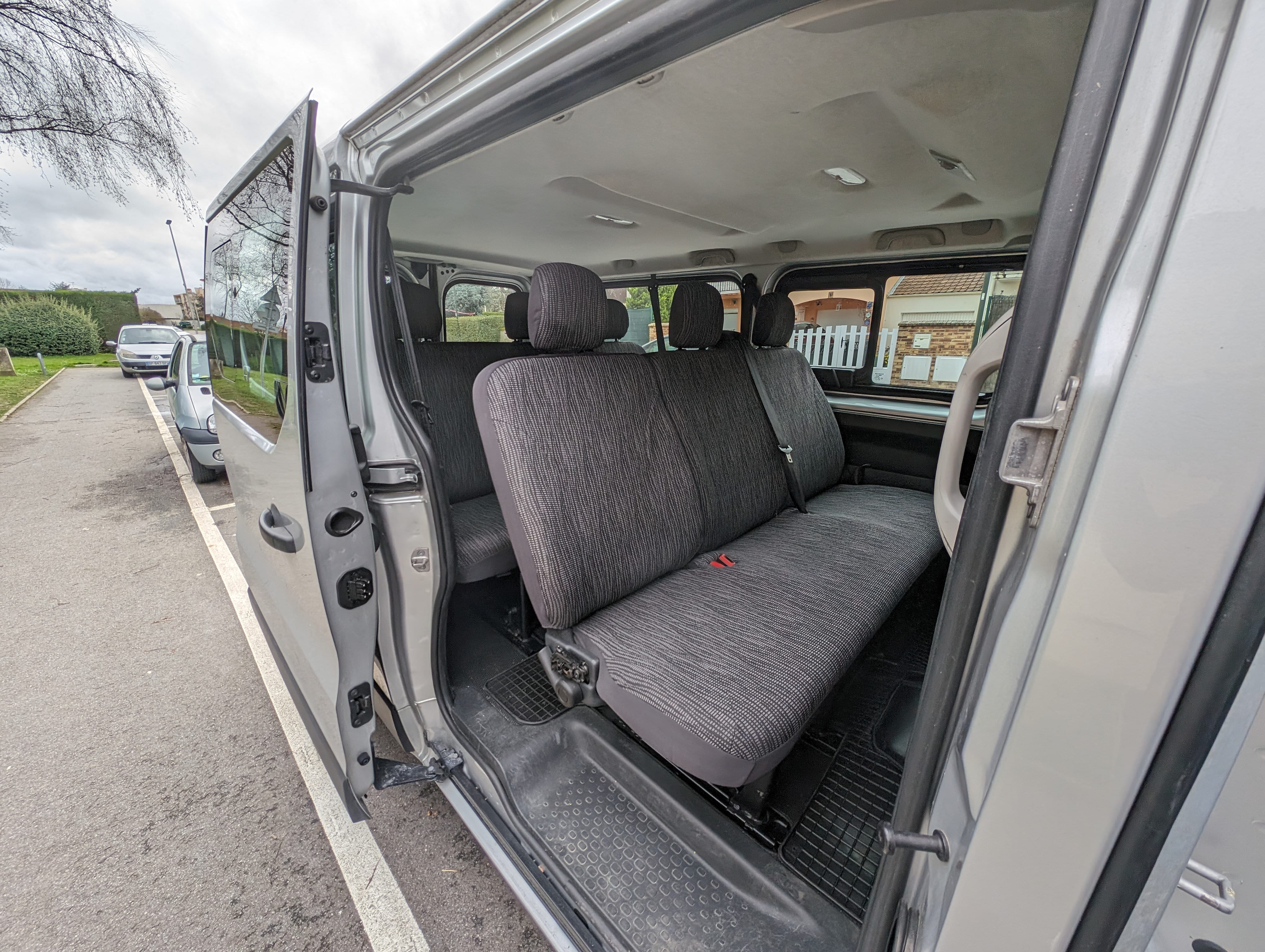 Renault Trafic Passenger Version XXL (grand coffre) avec Chaines