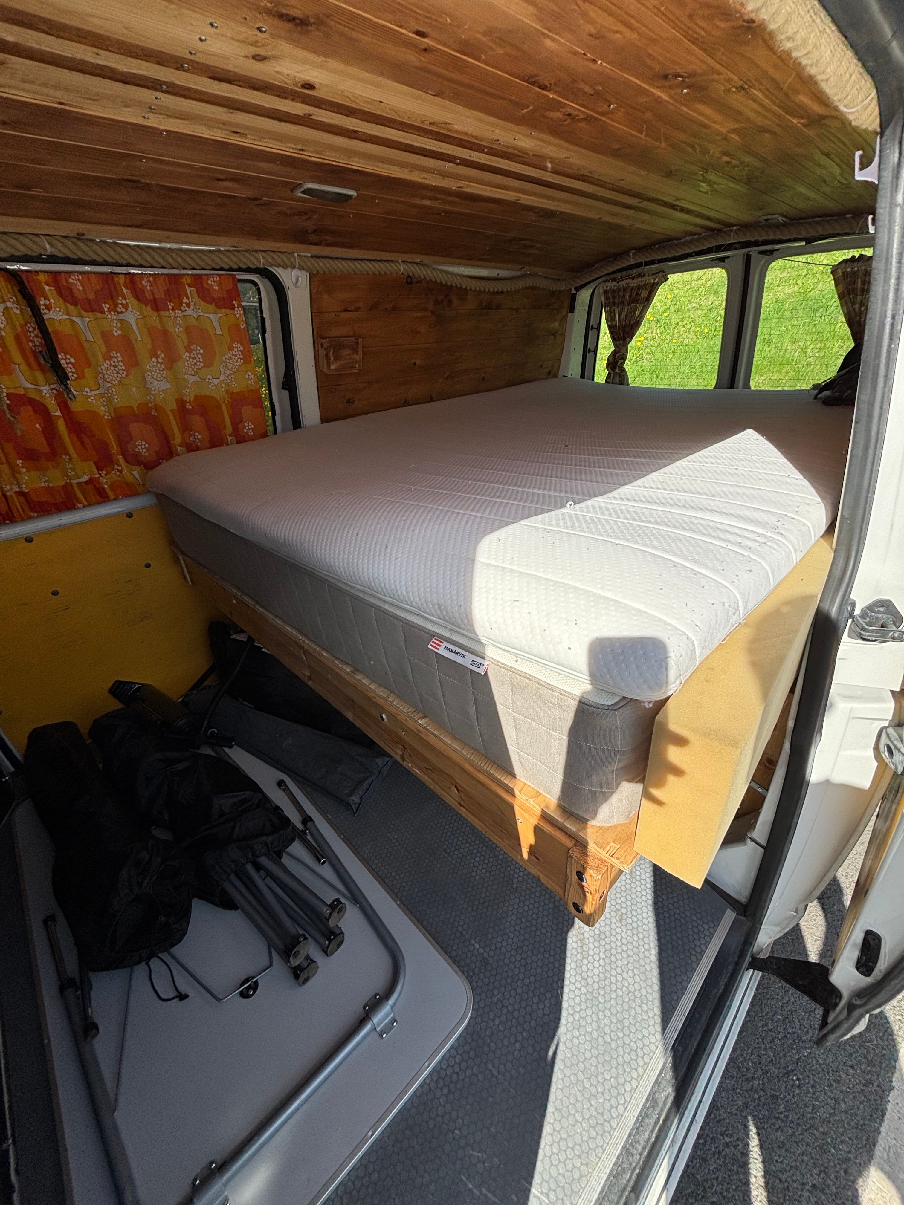 Volkswagen Transporter Camper med Sykkelstativ