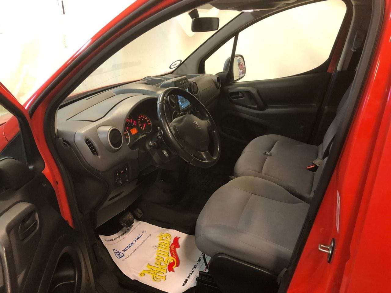 Peugeot Partner Varebil med Bluetooth audio