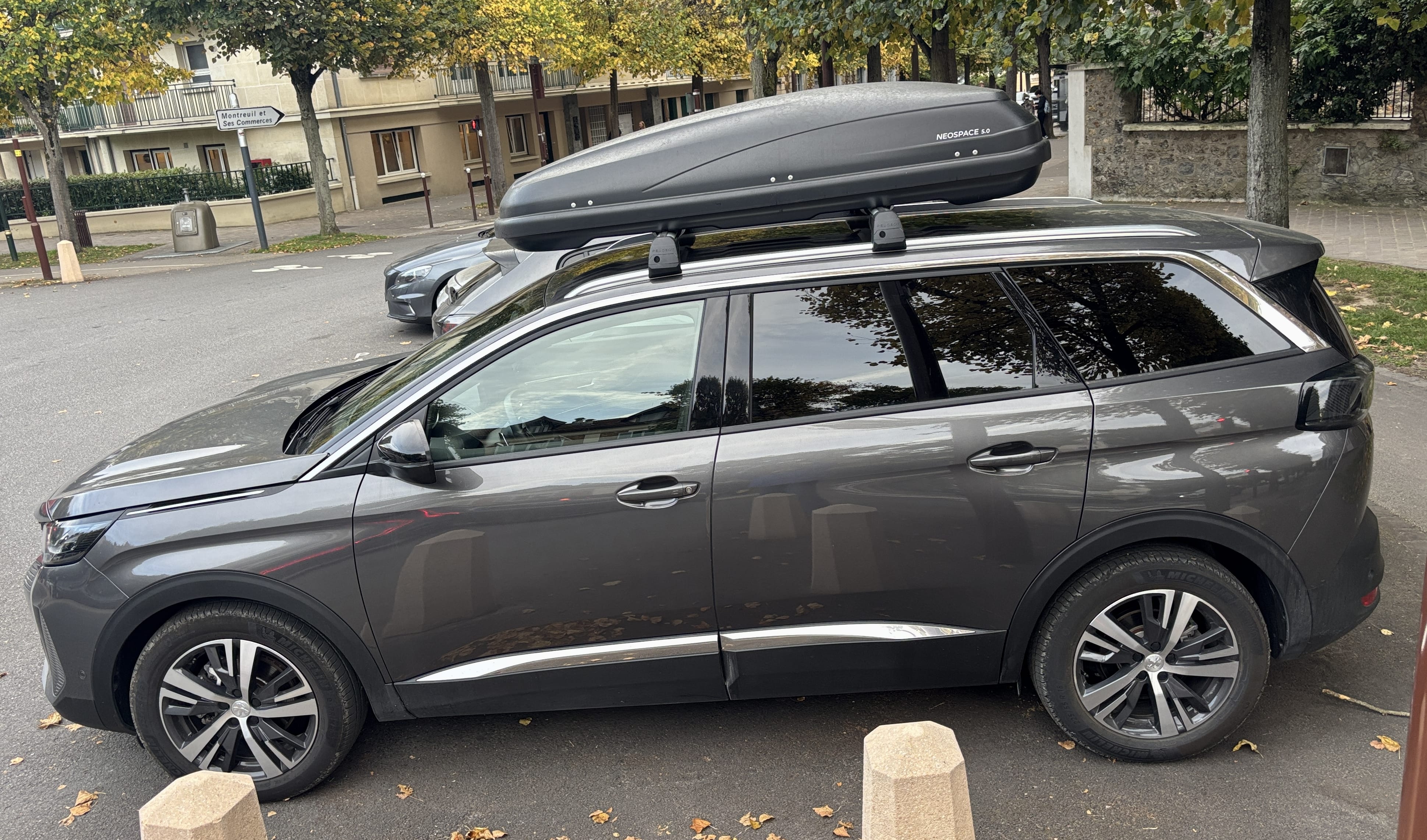 Peugeot 5008 hybride 136 cv 7 places + coffre de toit avec Entrée audio / iPod