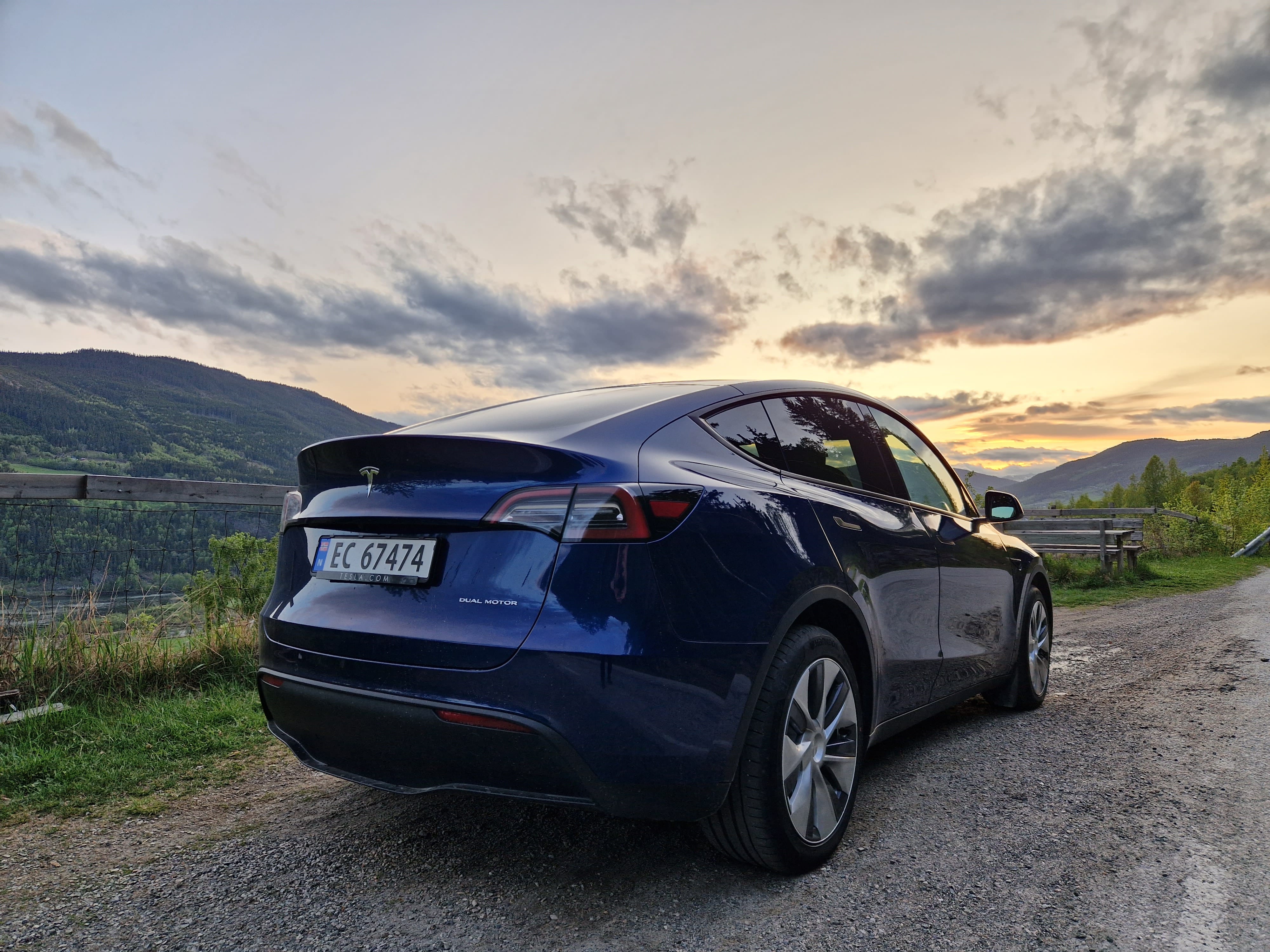 Tesla Model Y med Ryggekamera