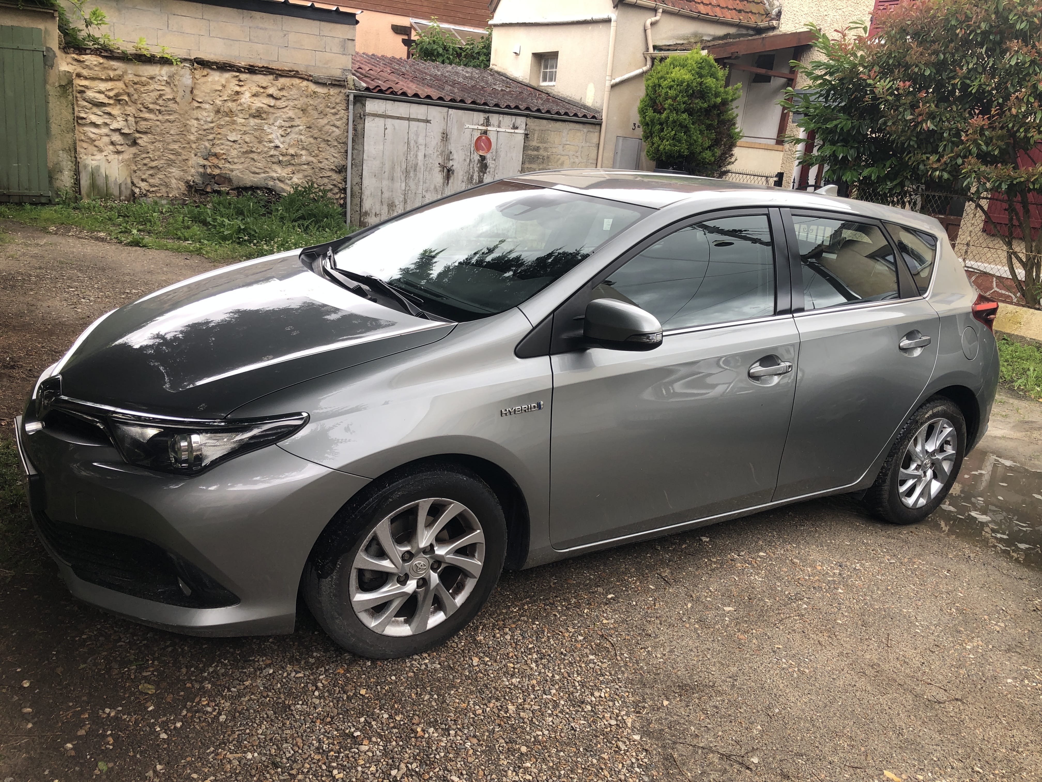 Toyota Auris 1.8 hybride essence électrique, 2016, Essence 95 / Électrique (hybride), automatique