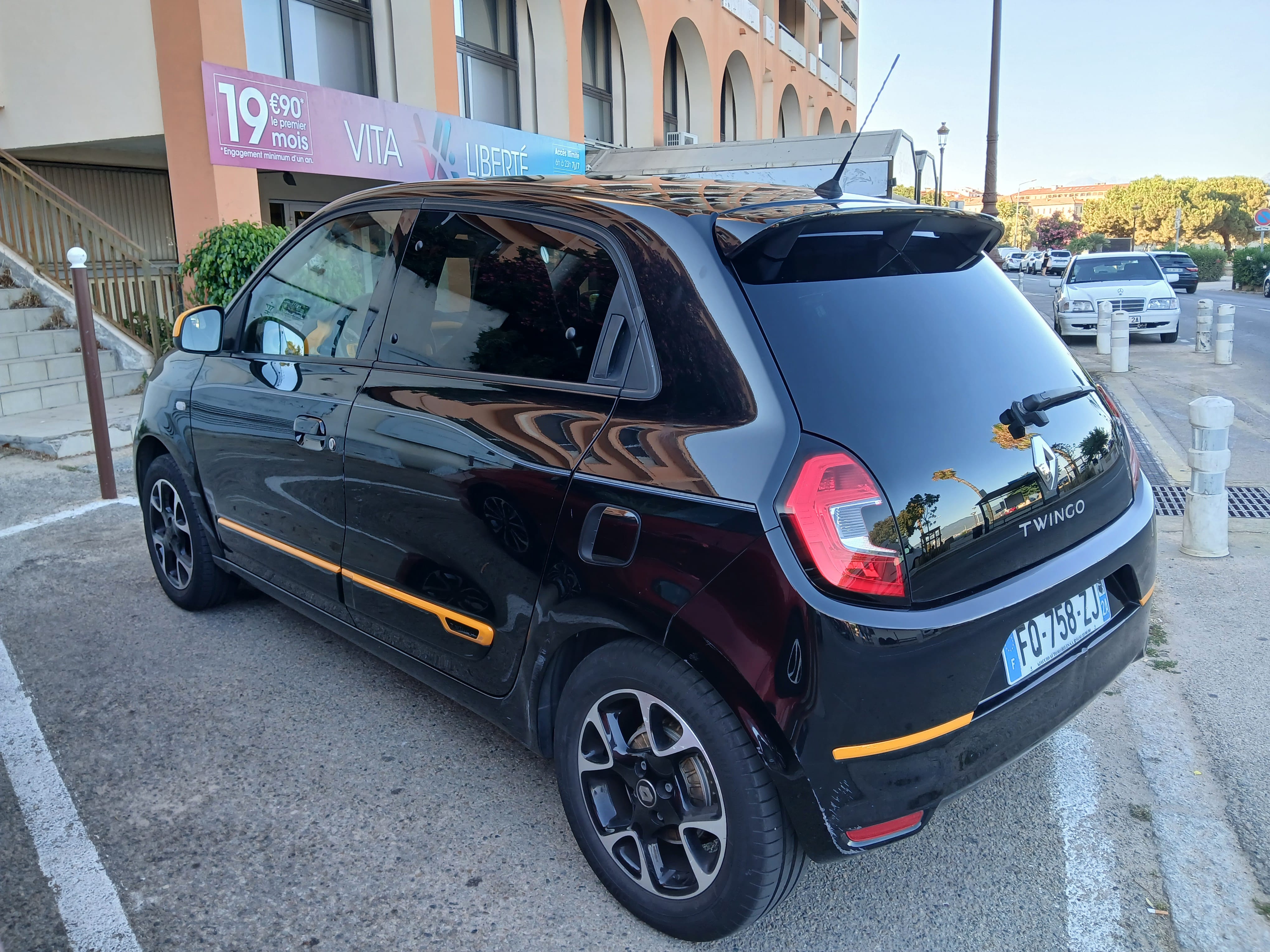 Renault Twingo III with Cruise control