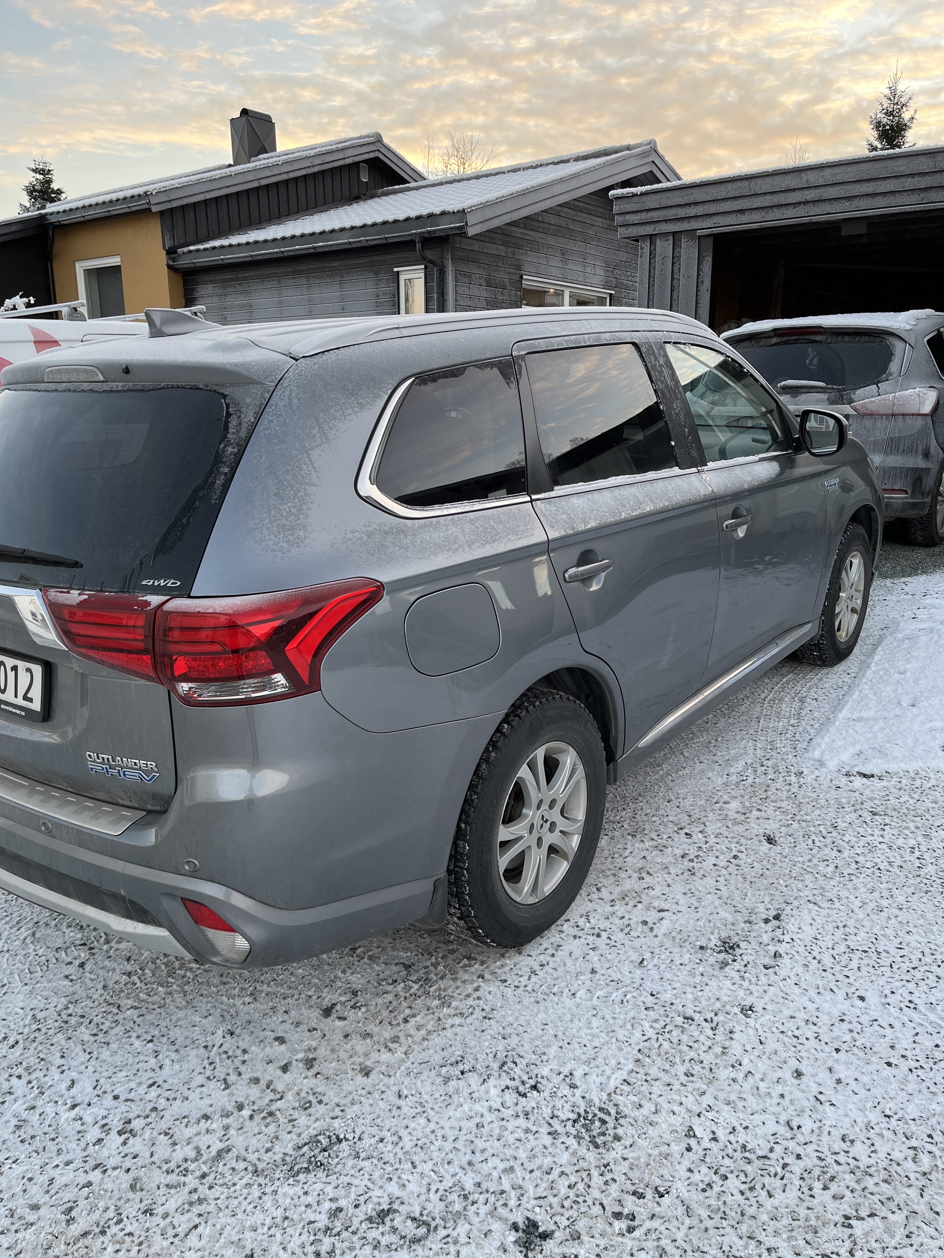 Mitsubishi Outlander Hybrid med GPS
