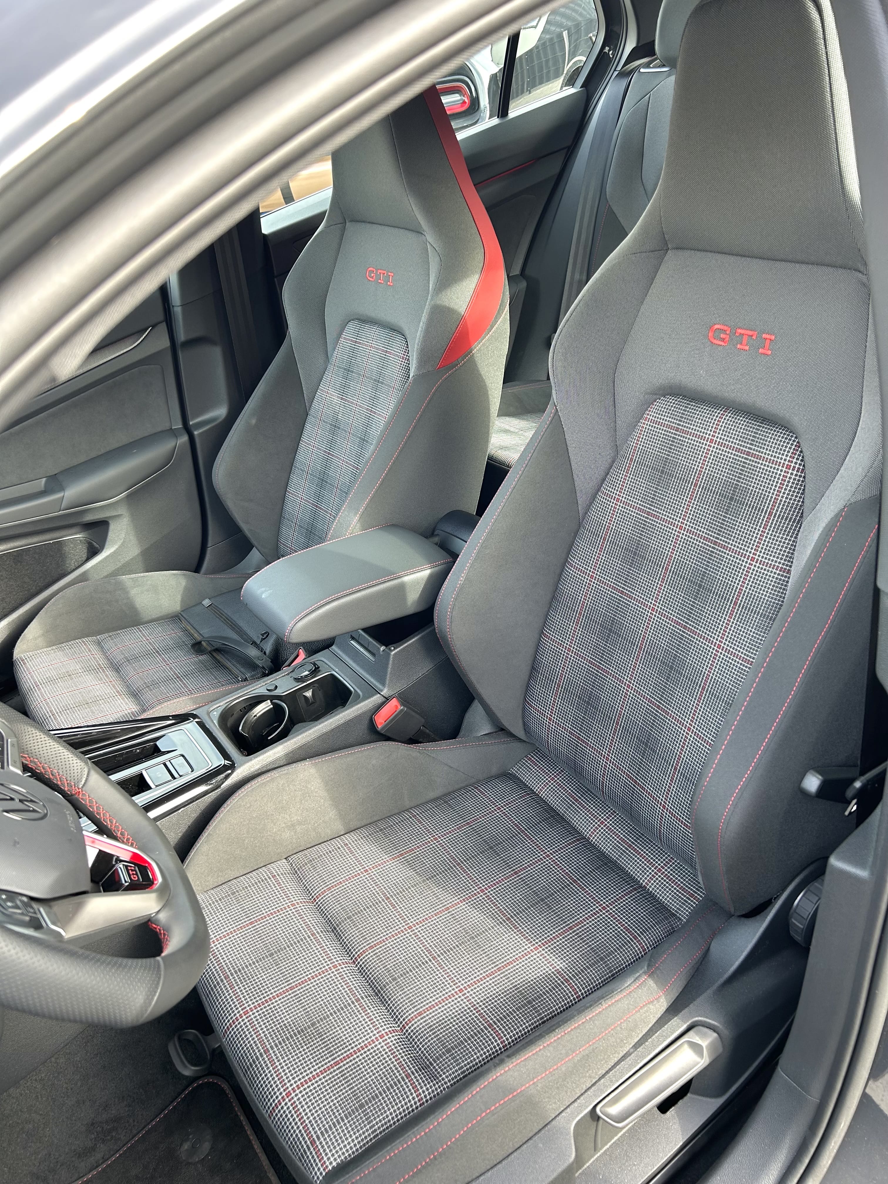 Volkswagen Golf GTI mit Navigationsgerät