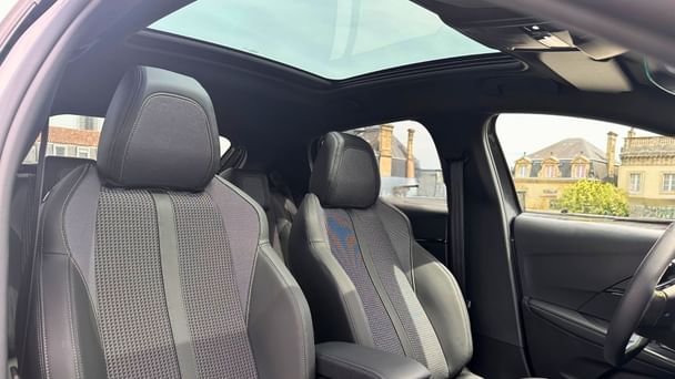 Peugeot 208 GT Line Grise avec Coffre de toit