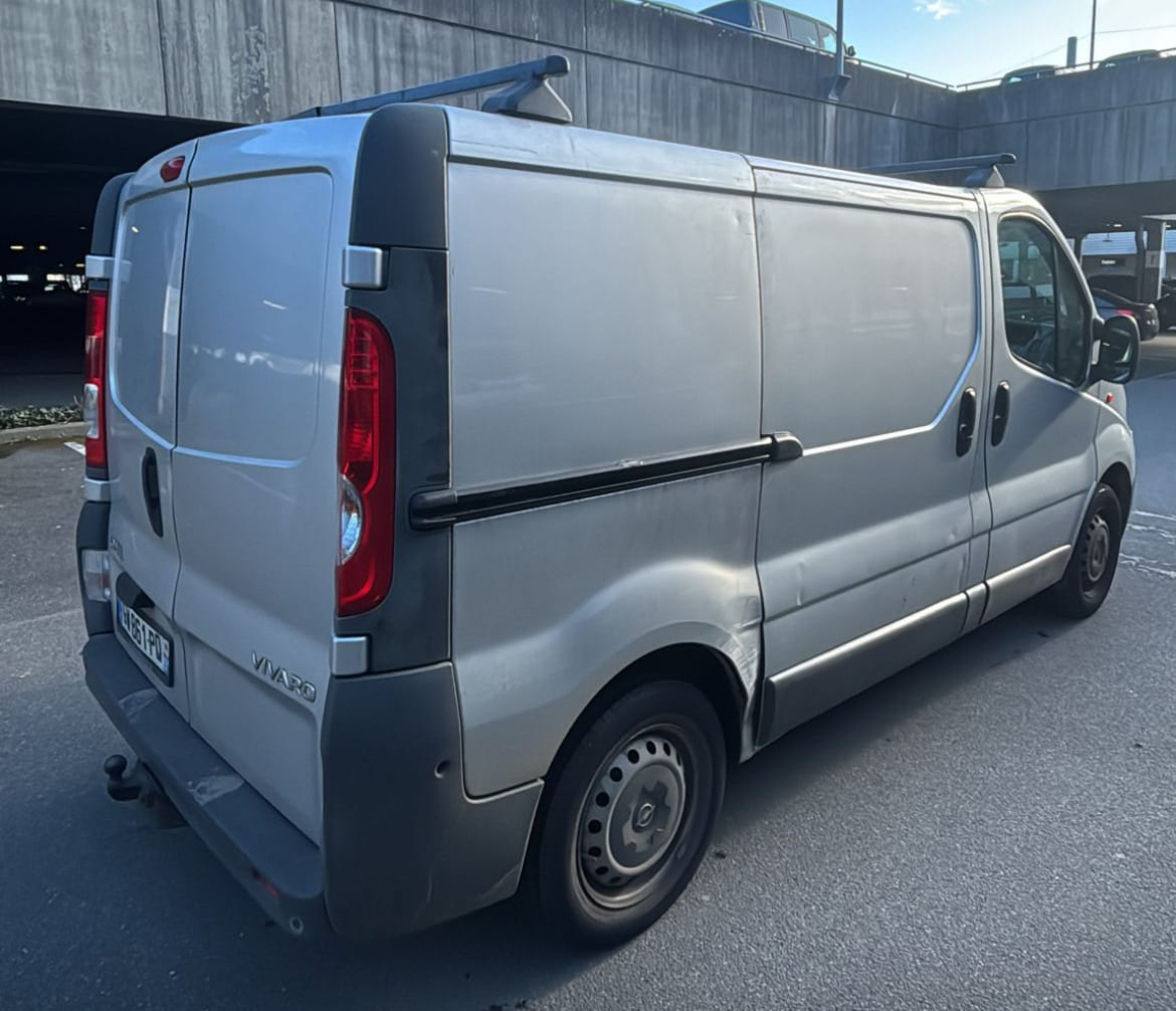 Opel Vivaro avec Entrée audio / iPod