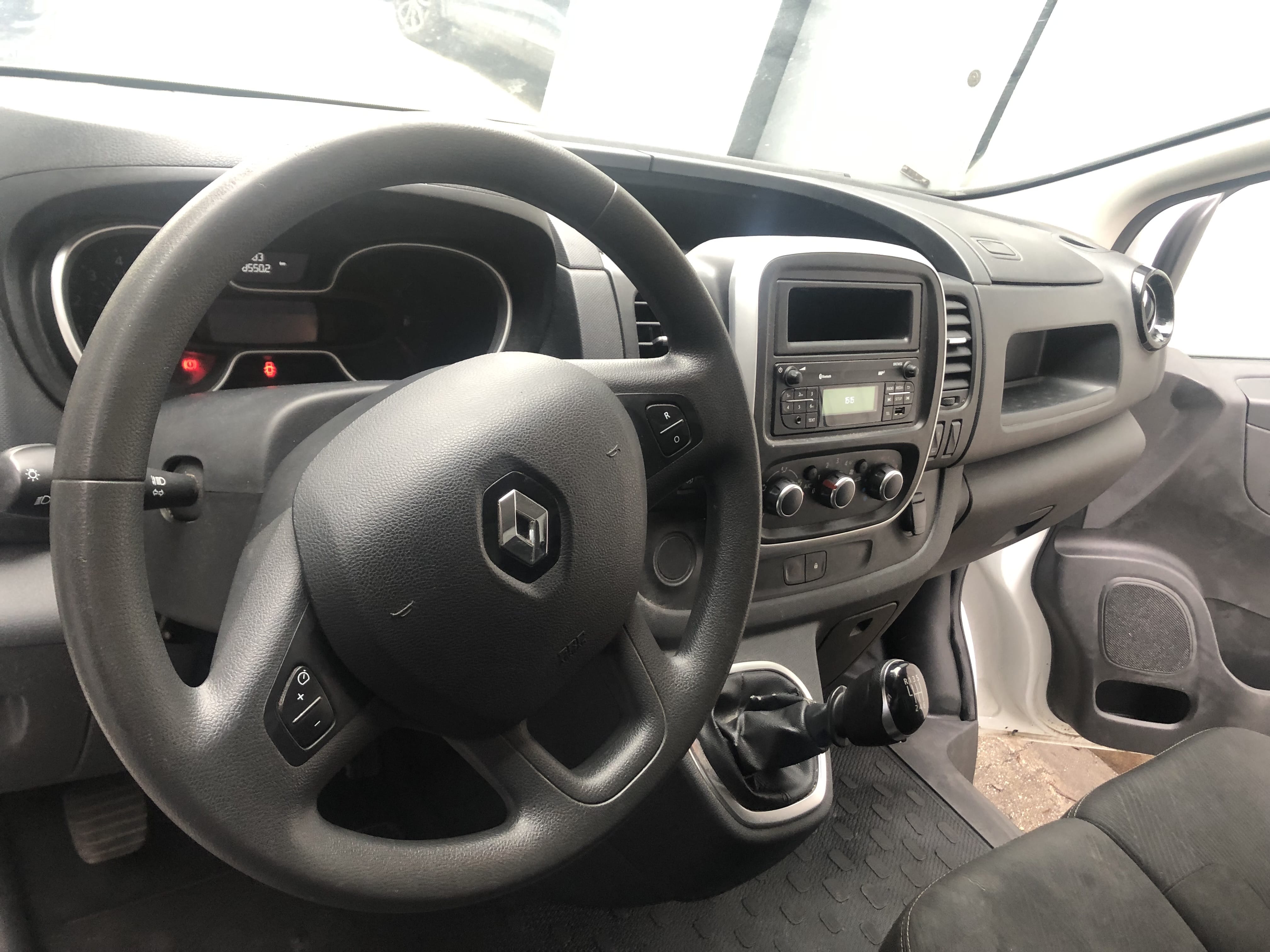 Renault Trafic  à louer en version rallongée Quartier Gare – Idéal pour déménagements & transports ! avec Audio Bluetooth