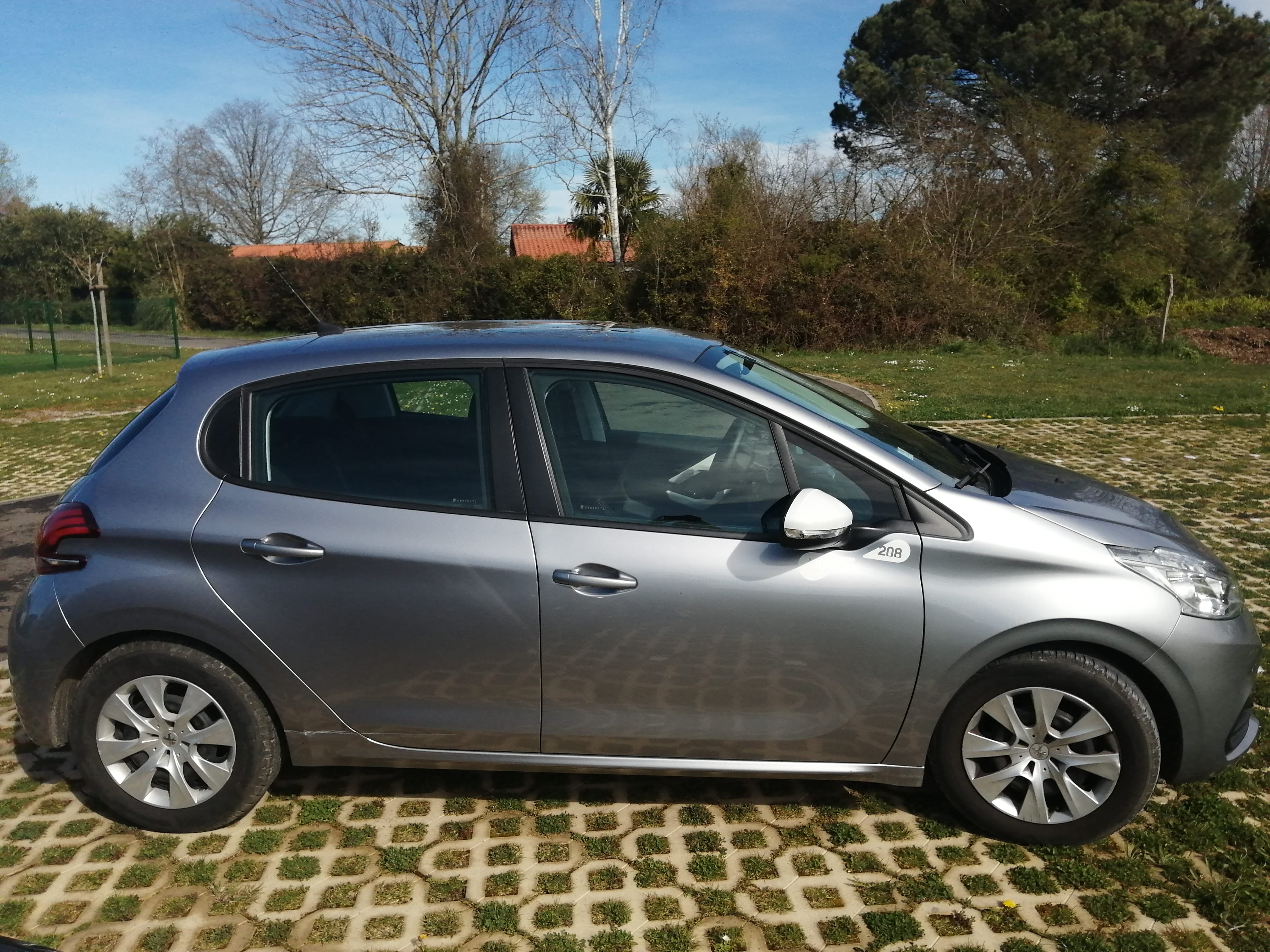 Peugeot 208 avec Climatisation