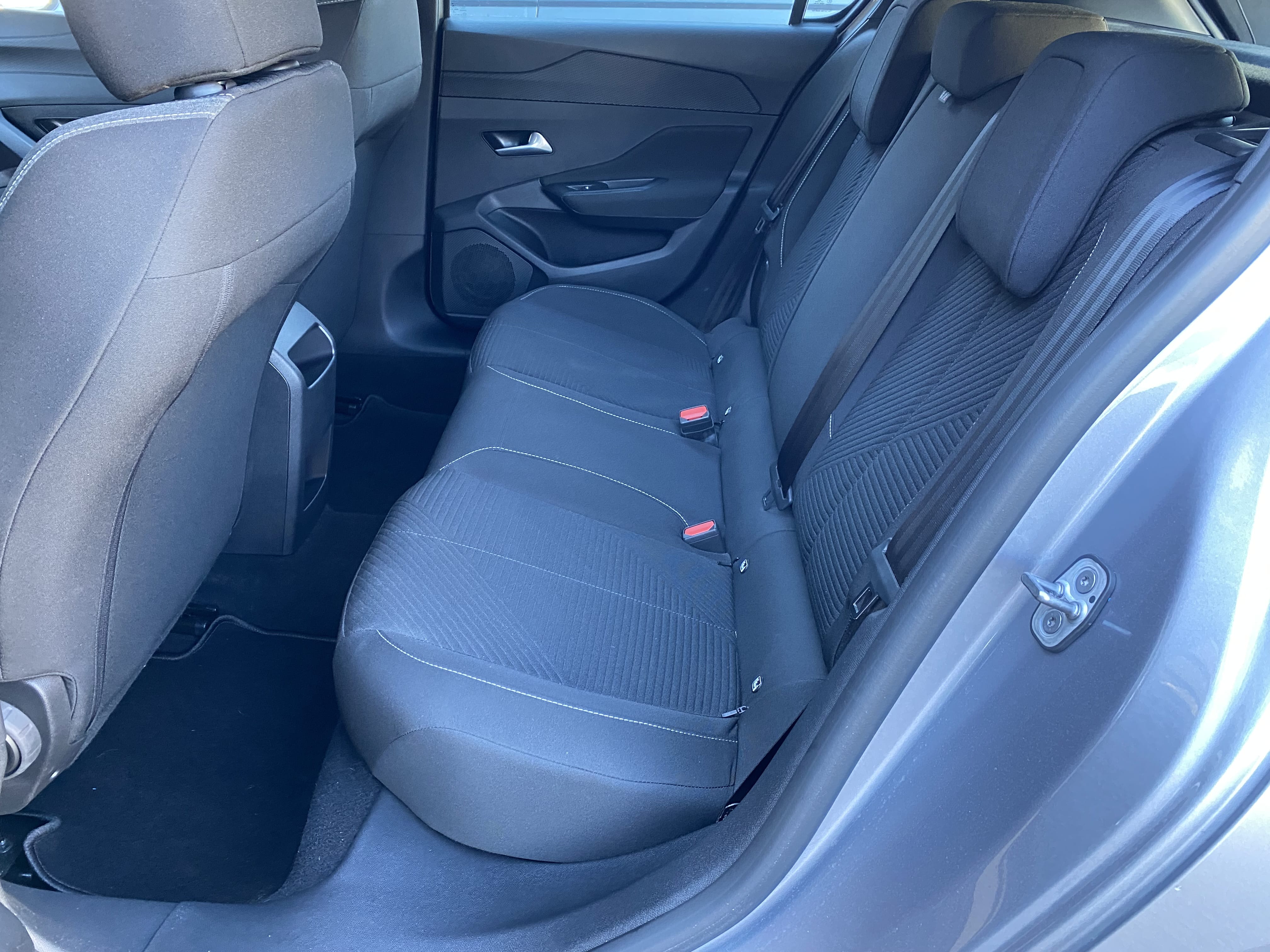 Peugeot 308 ACTIVE 130CV EAT8 avec Apple CarPlay