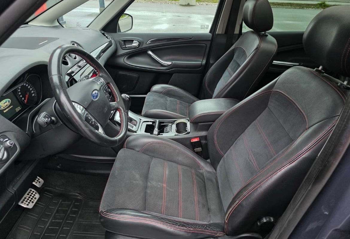 Ford S-Max with Baby seat