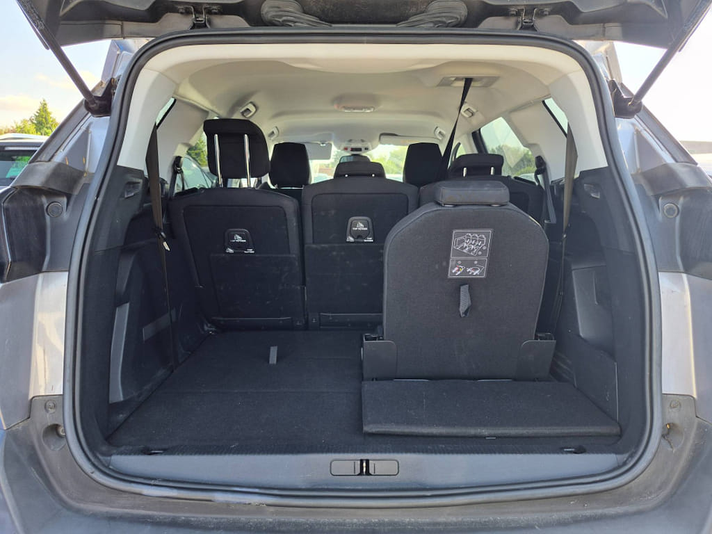 Peugeot 5008 avec GPS