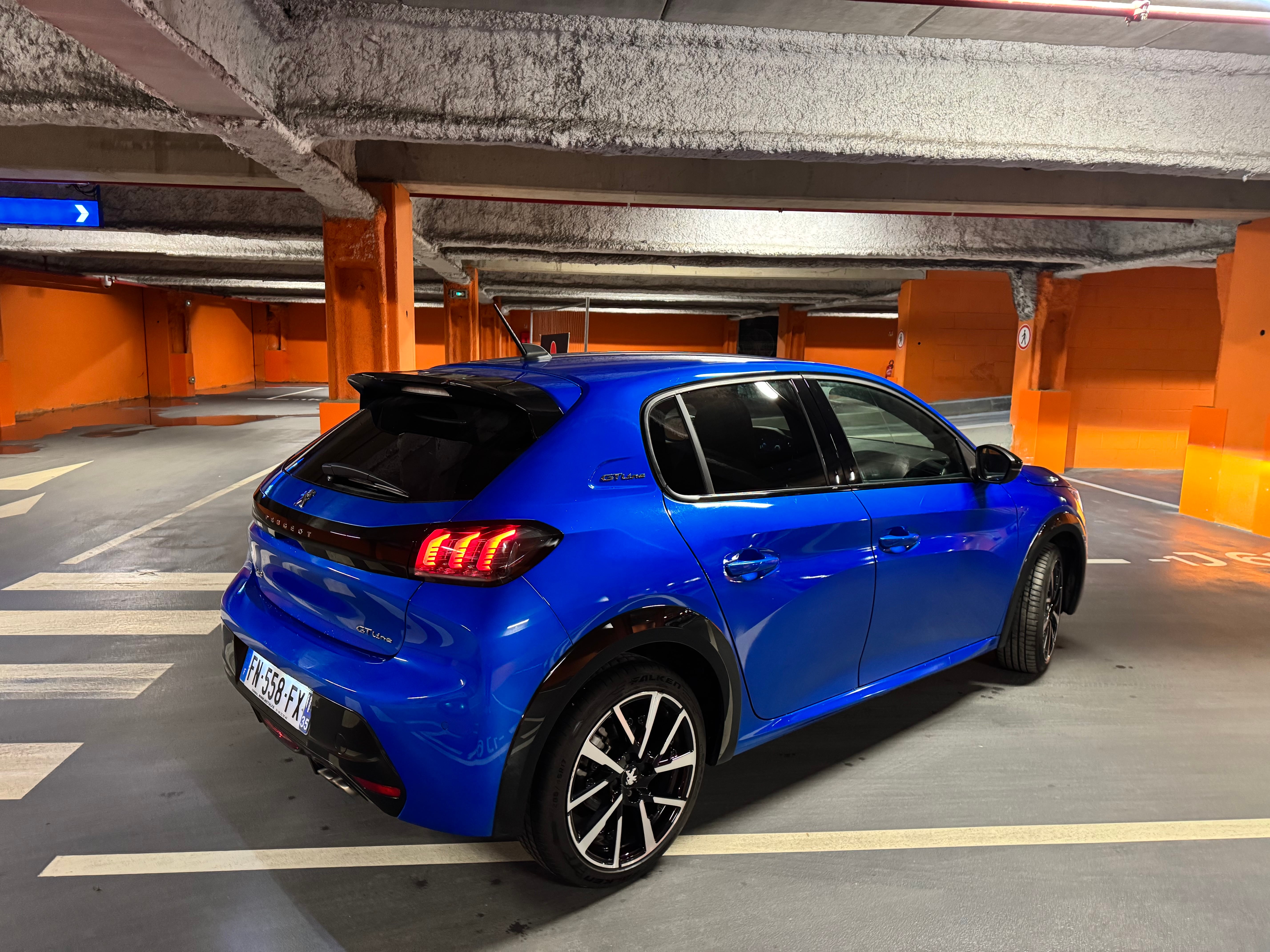 Peugeot 208 GT Line avec GPS