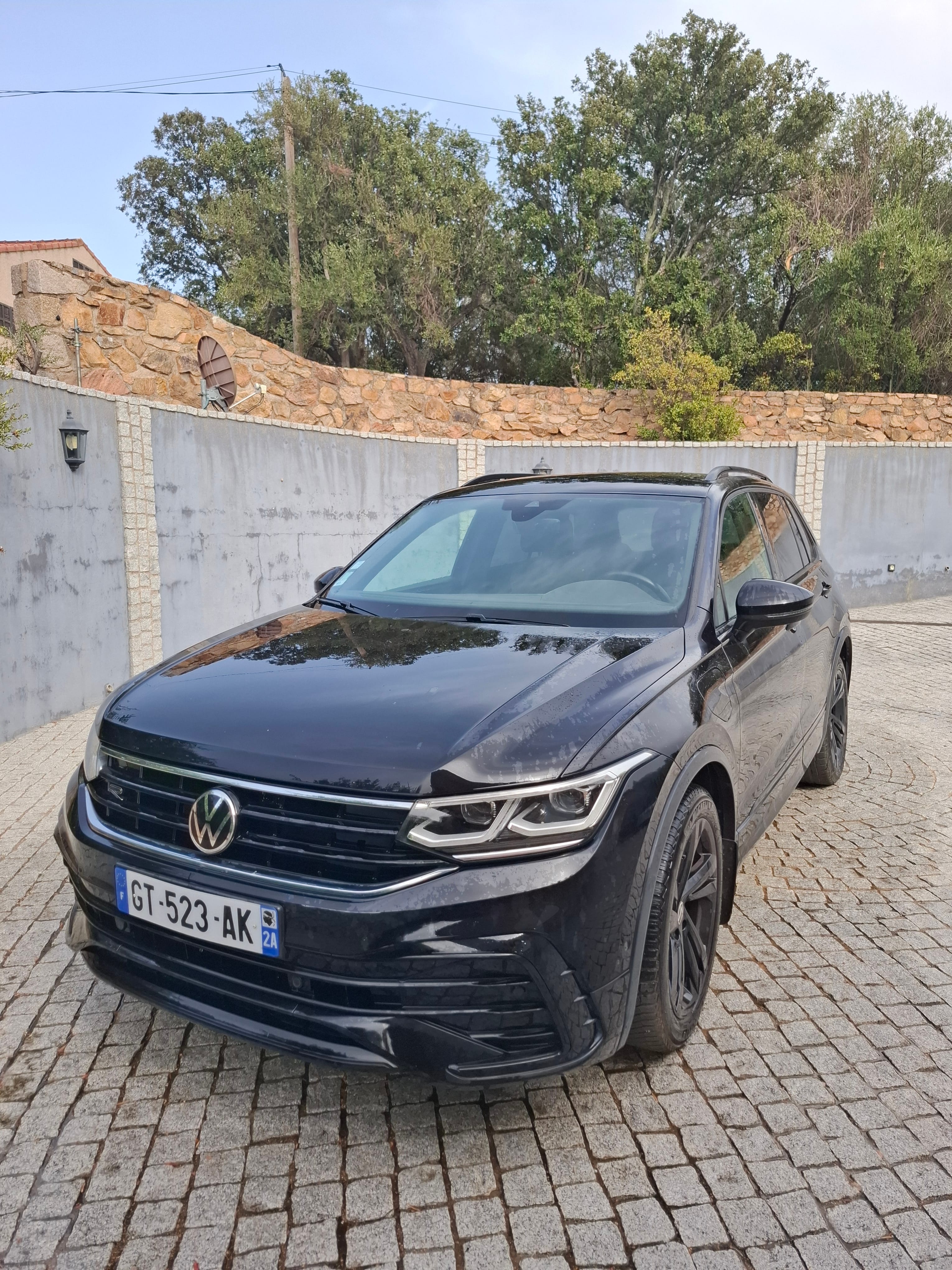 Volkswagen Tiguan SE R-LINE Black, 2021, Essence 95 / Électrique (hybride), automatique